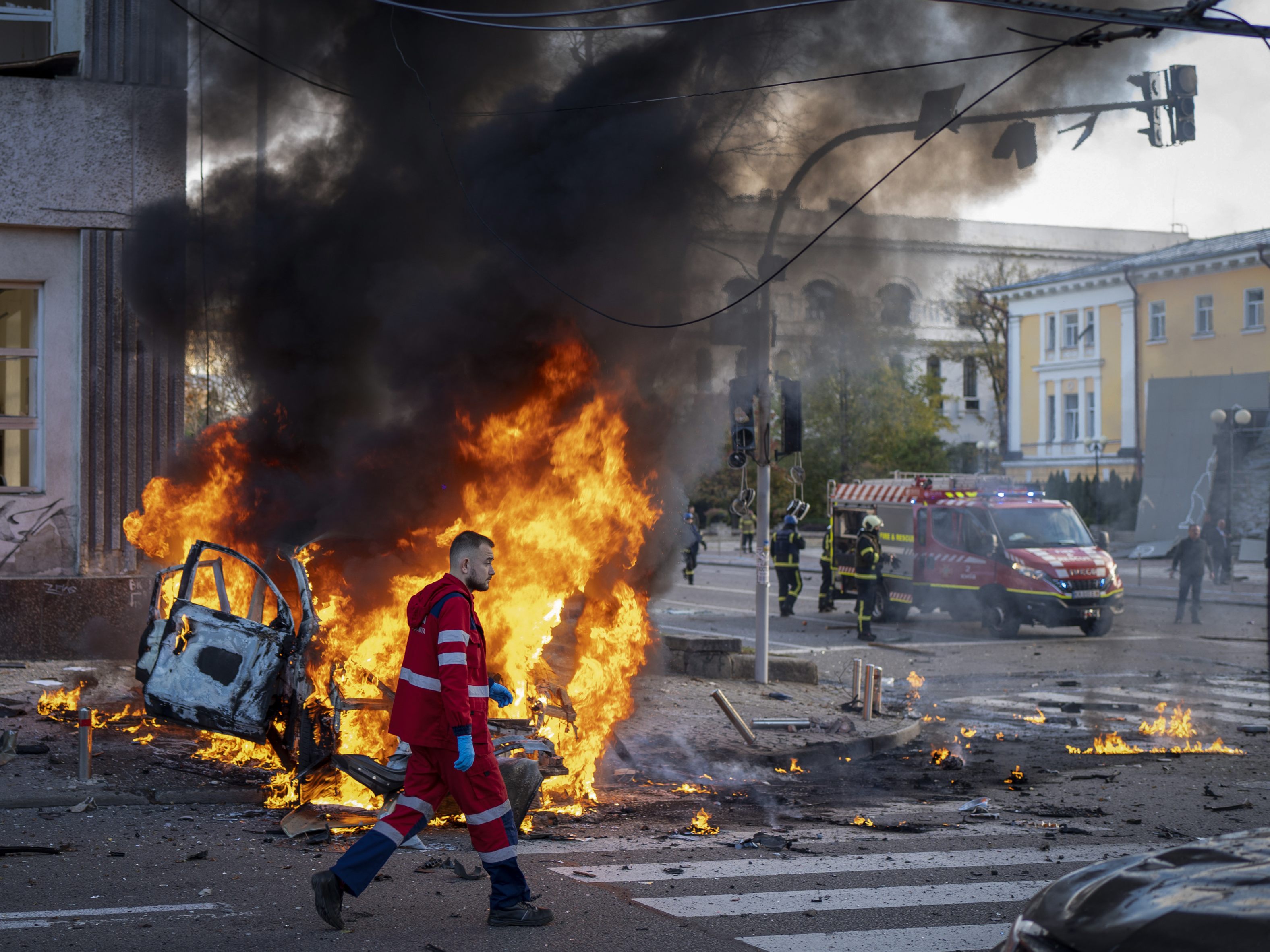 Die Russen haben seit dem 24. Februar bereits über 4.200 ballistische Raketen, Marschflugkörper auf die Ukraine abgefeuert. Die Russen haben seit dem 24. Februar bereits über 4.200 ballistische Raketen, Marschflugkörper auf die Ukraine abgefeuert.