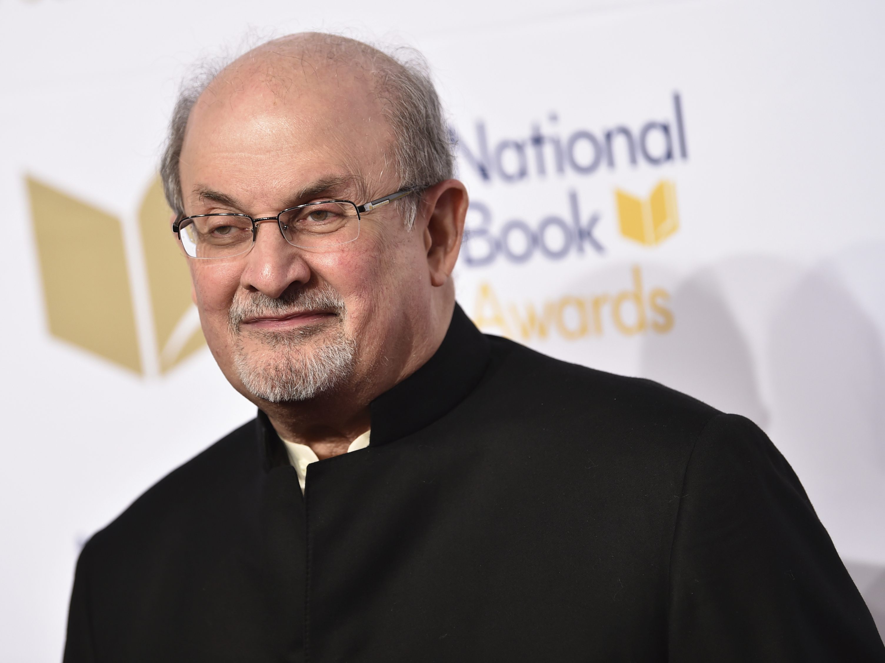 Schriftsteller Salman Rushdie ist seit dem Angriff auf einem Auge blind.