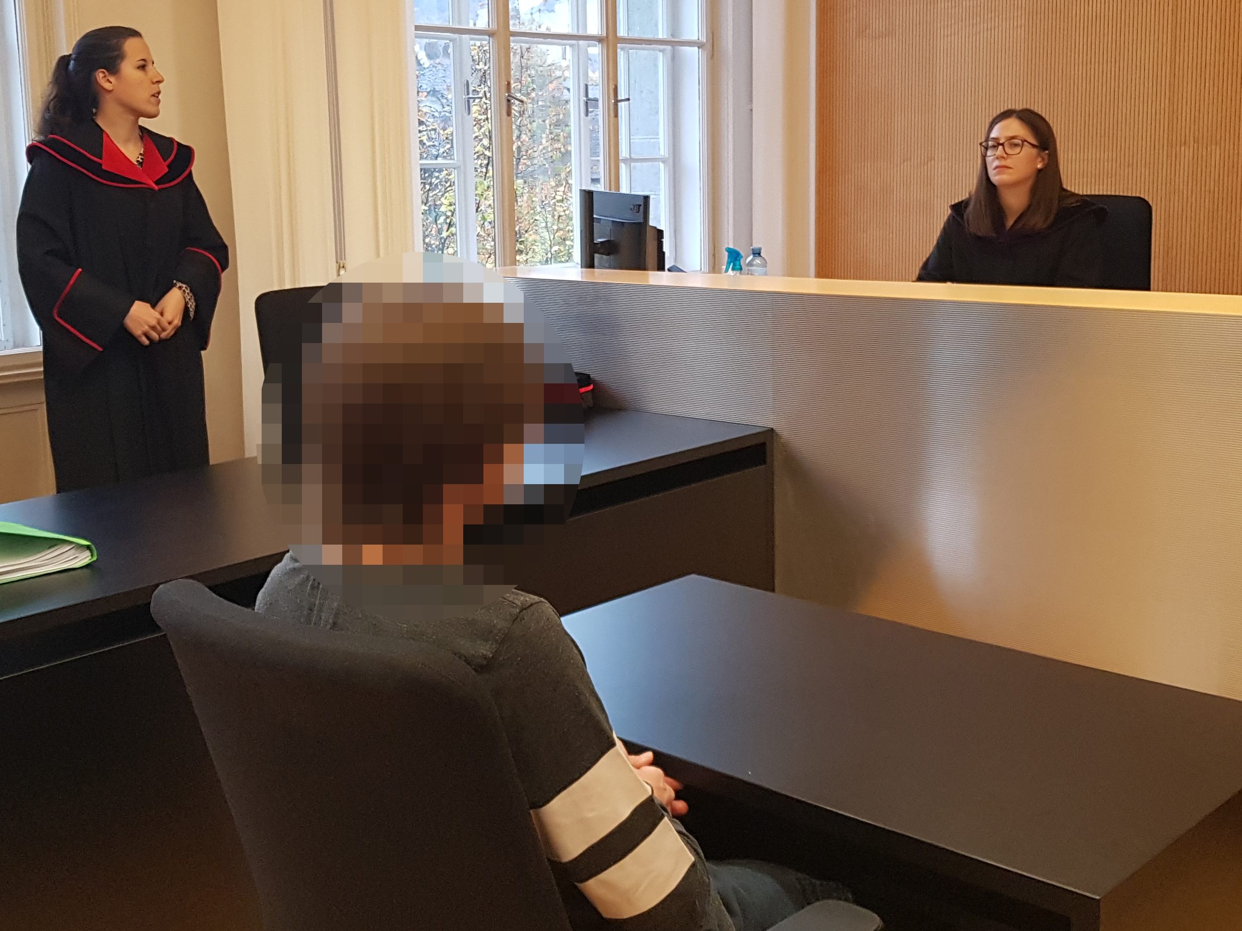 Der Angeklagte im Gerichtssaal von Richter Martin Mitteregger. Der Angeklagte im Gerichtssaal von Richter Martin Mitteregger.