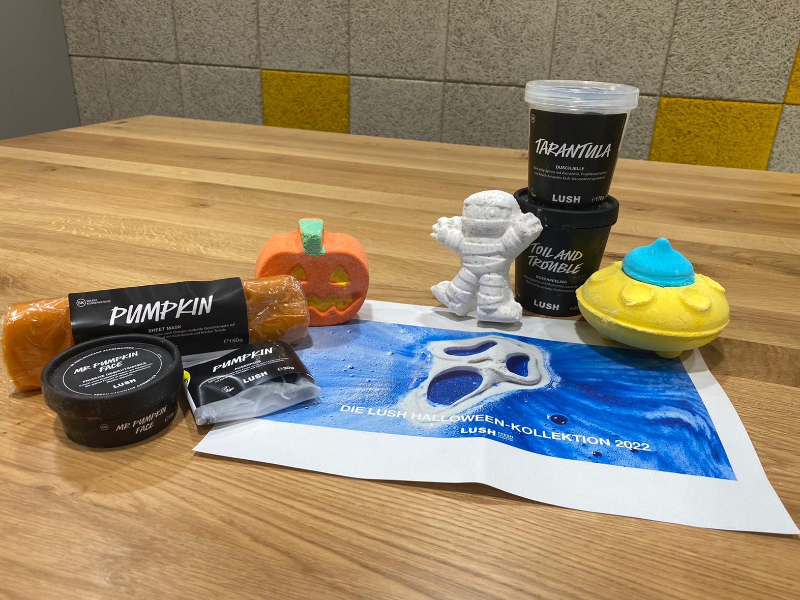 Gewinne eines von zwei Lush-Halloween-Paketen. Gewinne eines von zwei Lush-Halloween-Paketen.