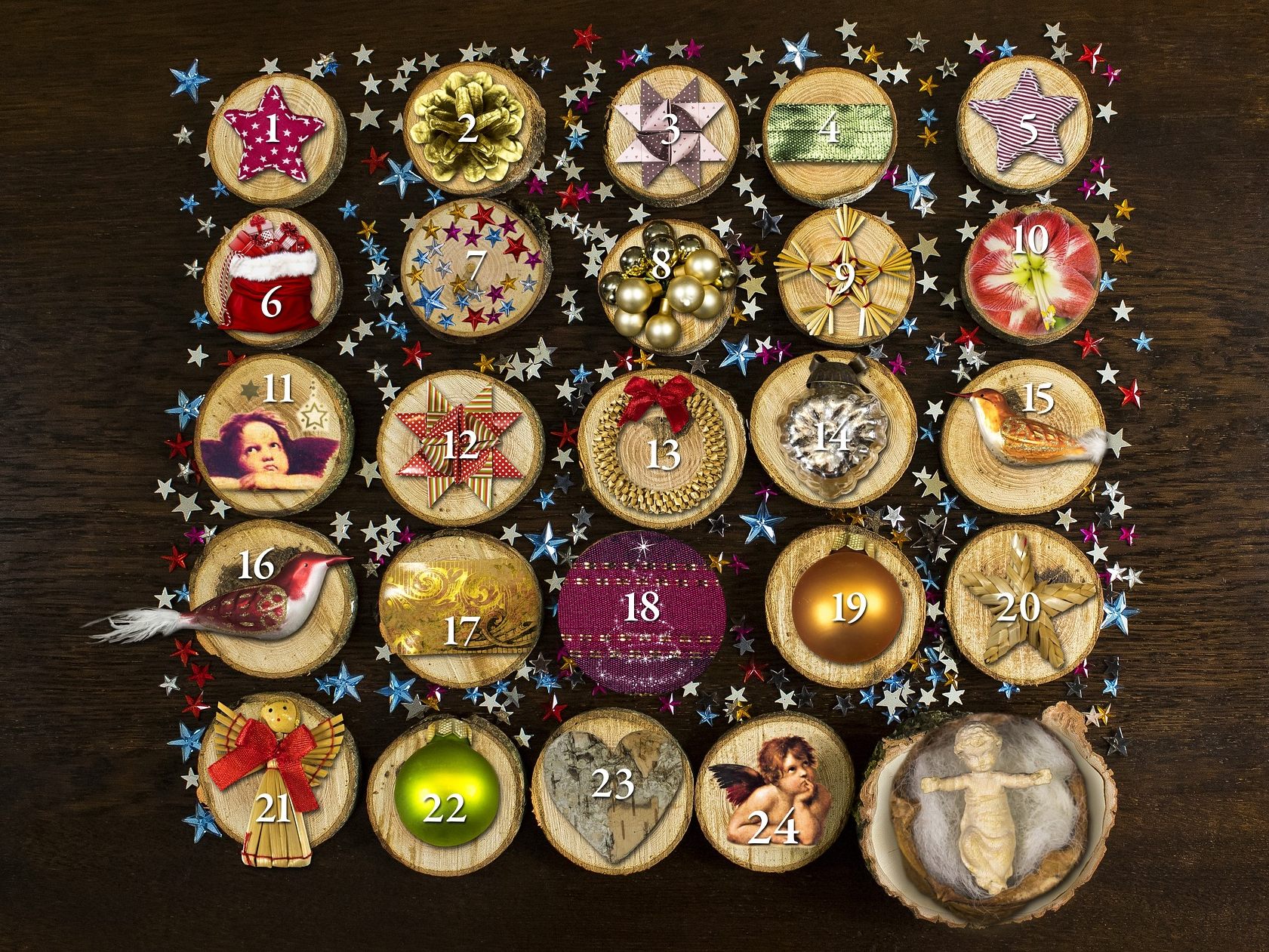 Fünf Adventkalender für die Weihnachtszeit.