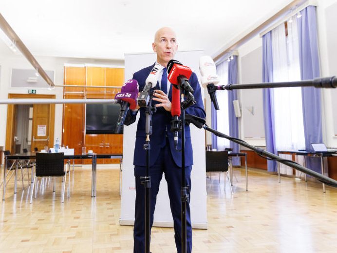 Arbeitsminister Martin Kocher (ÖVP) spricht bei einer Pressekonferenz am Montag zum Thema Digital Skills. Arbeitsminister Martin Kocher (ÖVP) spricht bei einer Pressekonferenz am Montag zum Thema Digital Skills.