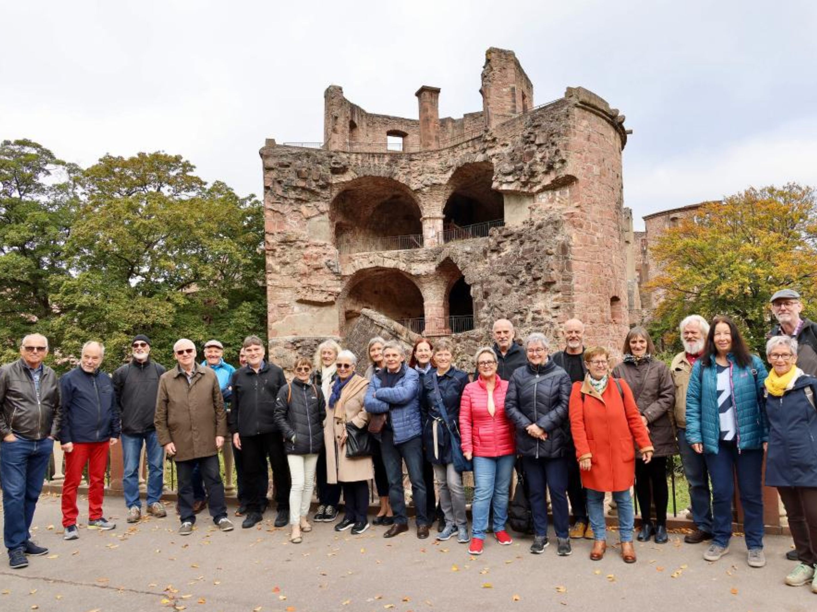 Die Jahrgänger 1956 aus Götzis vor dem Schloss Heidelberg Die Jahrgänger 1956 aus Götzis vor dem Schloss Heidelberg