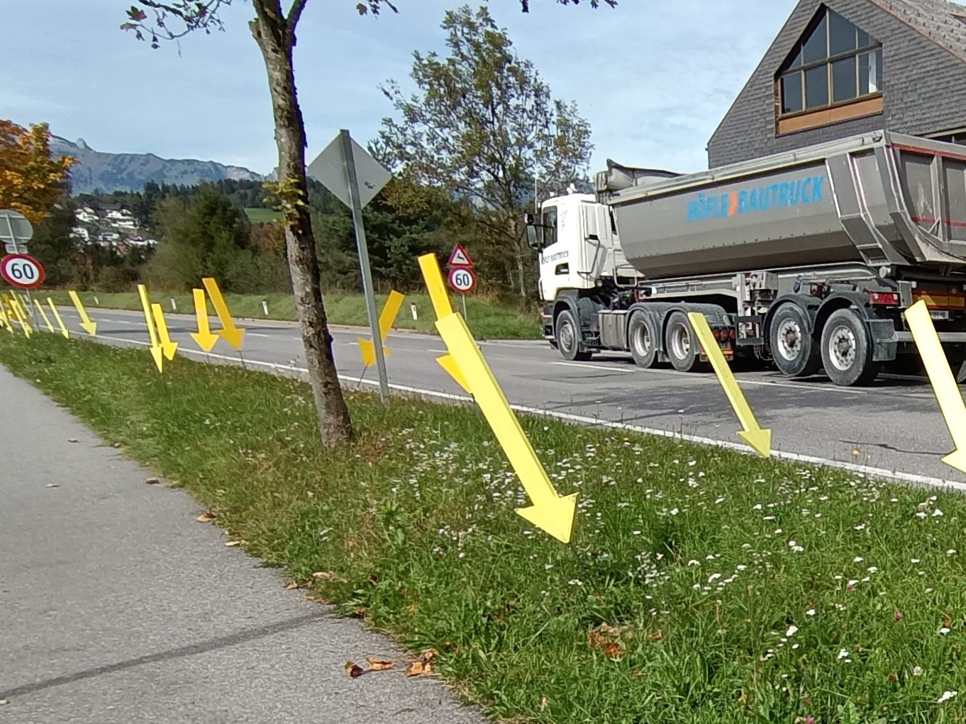 Am Ortsausgang ist die achtlose Entsorgung von Müll besonders häufig.