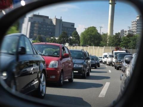 Mega-Stau auf der Wiener A23 nach Lkw-Unfall.