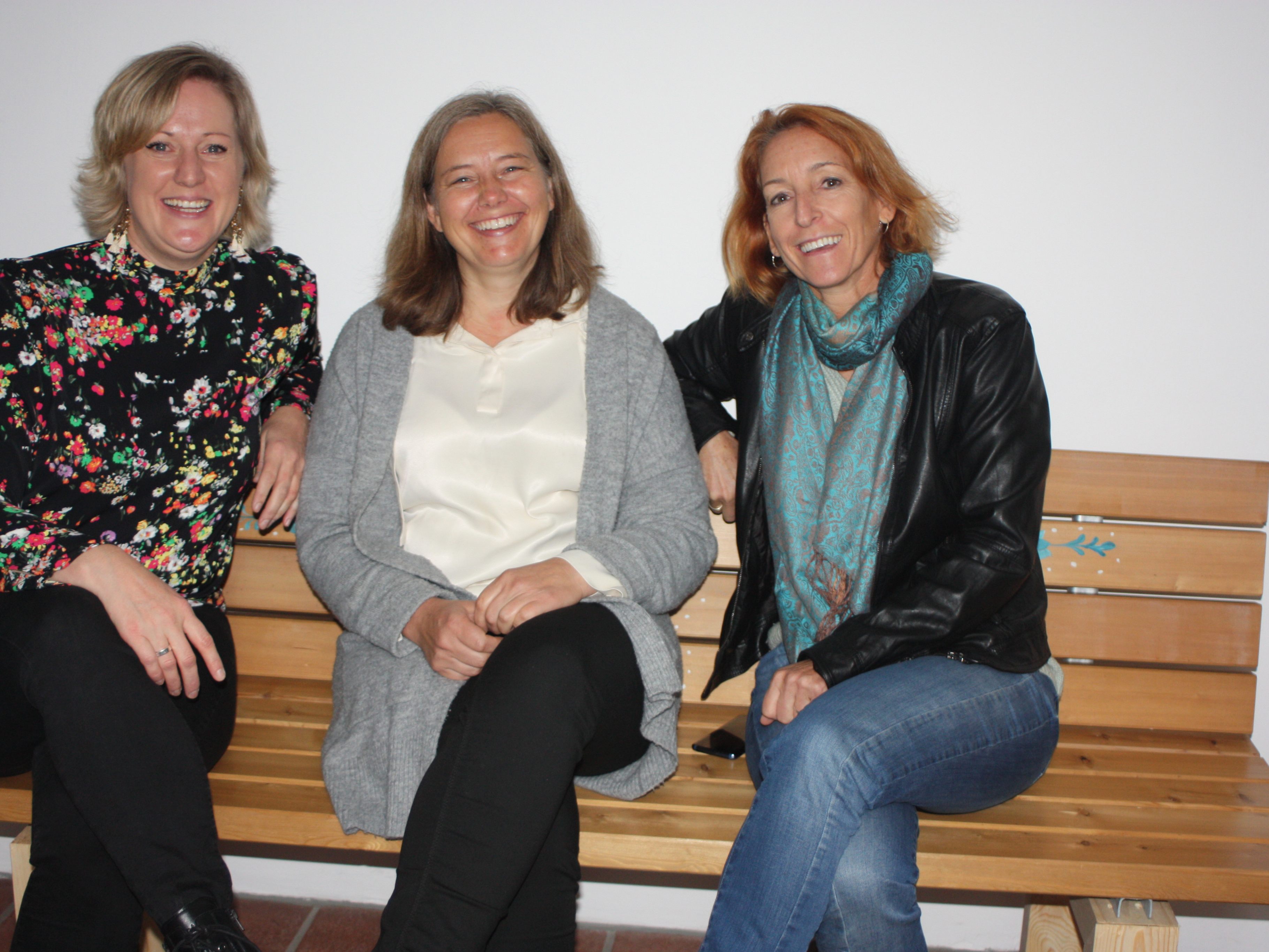 Die beiden Initiatoren: Sabrina Ganahl und Manuela Marte mit LEADER GF Karen Schillig im Smalltalk. Die beiden Initiatoren: Sabrina Ganahl und Manuela Marte mit LEADER GF Karen Schillig im Smalltalk.
