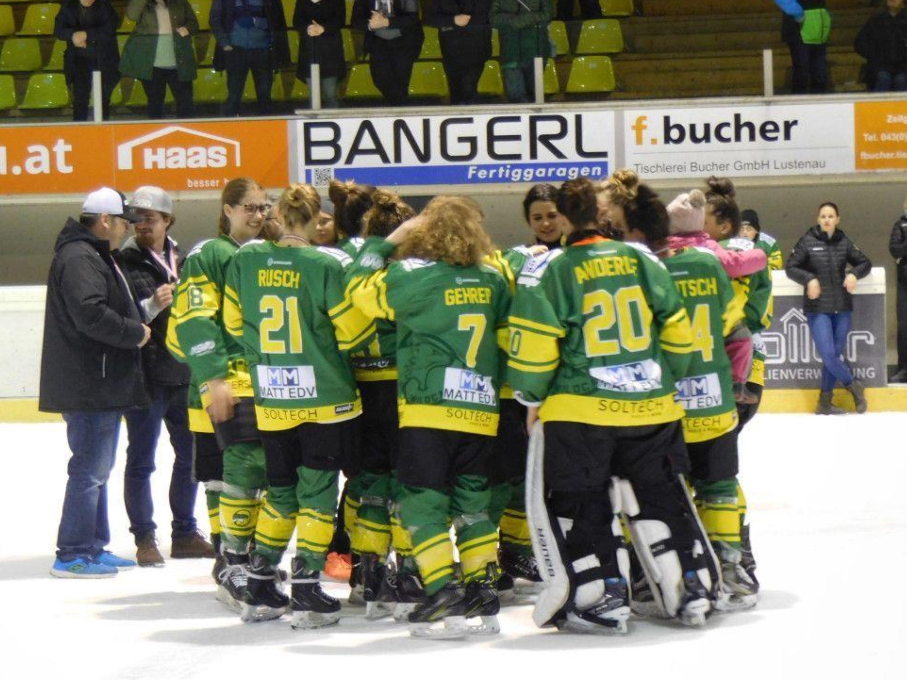 Die Eishockeydamen des EHC Lustenau starten in der kommenden Saison in der Bayernliga ein neues Abenteuer Die Eishockeydamen des EHC Lustenau starten in der kommenden Saison in der Bayernliga ein neues Abenteuer