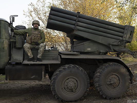 Ukrainischer Soldat mit Raketenwerfer in der Nähe von Mykolajiw. Ukrainischer Soldat mit Raketenwerfer in der Nähe von Mykolajiw.