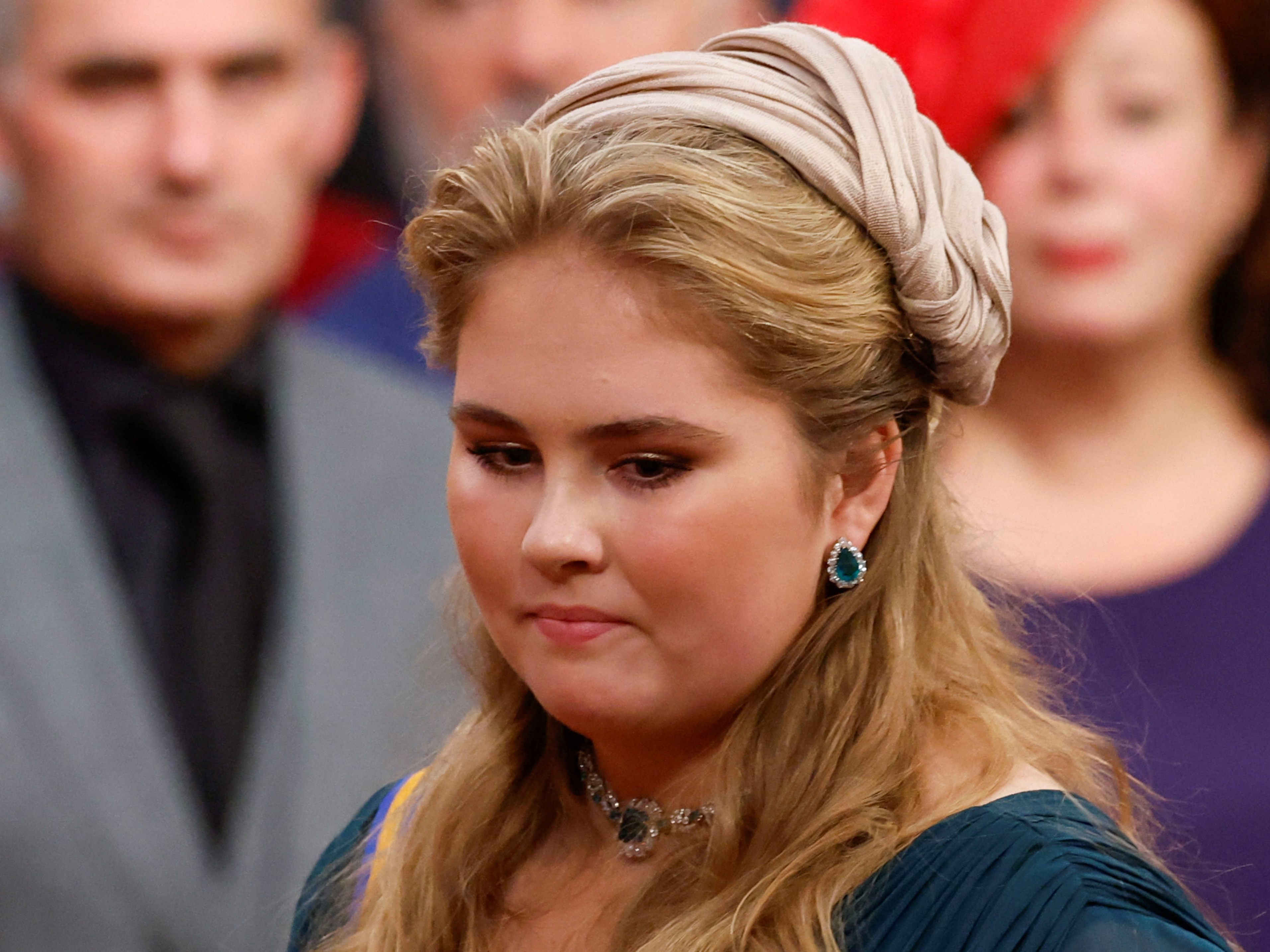 Kann nicht mehr aus dem Haus: Kronprinzessin Amalia der Niederlande. Kann nicht mehr aus dem Haus: Kronprinzessin Amalia der Niederlande.