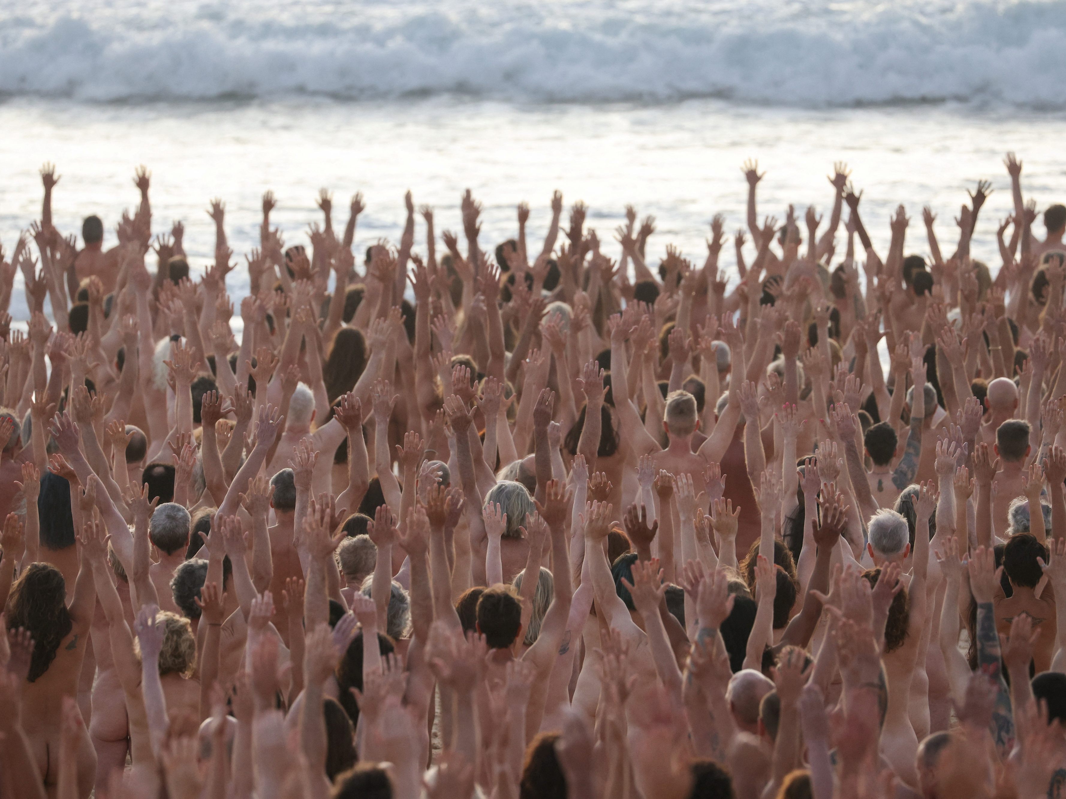 2.500 Menschen zogen blank am Bondi Beach.