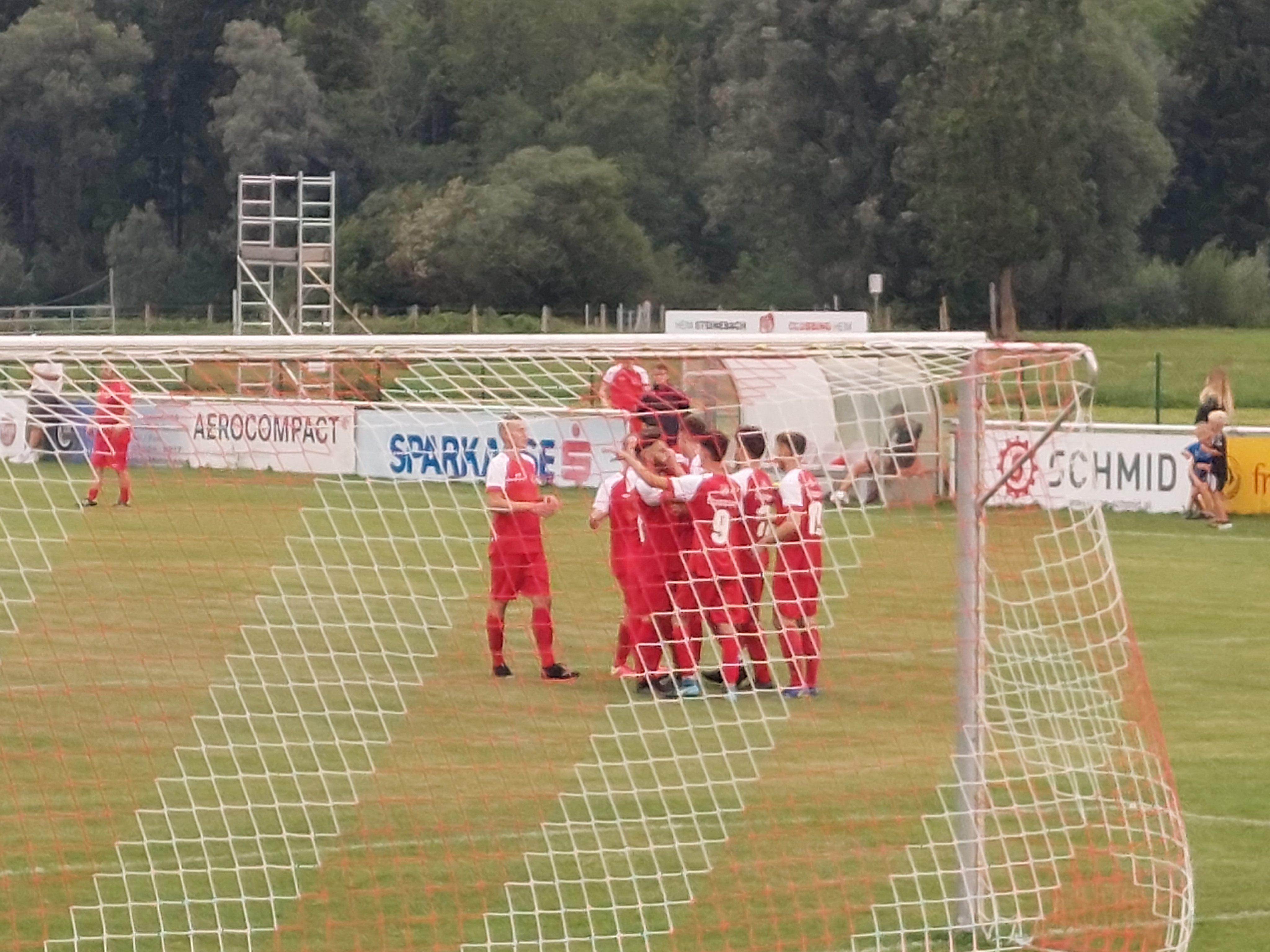 Spannender Fußball und Nostalgie am Fussballpaltz in der Sattaaser Au Spannender Fußball und Nostalgie am Fussballpaltz in der Sattaaser Au