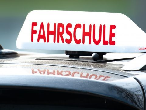 Wiener flüsterte 21-Jährigem bei Führerscheinprüfung in Graz ein.