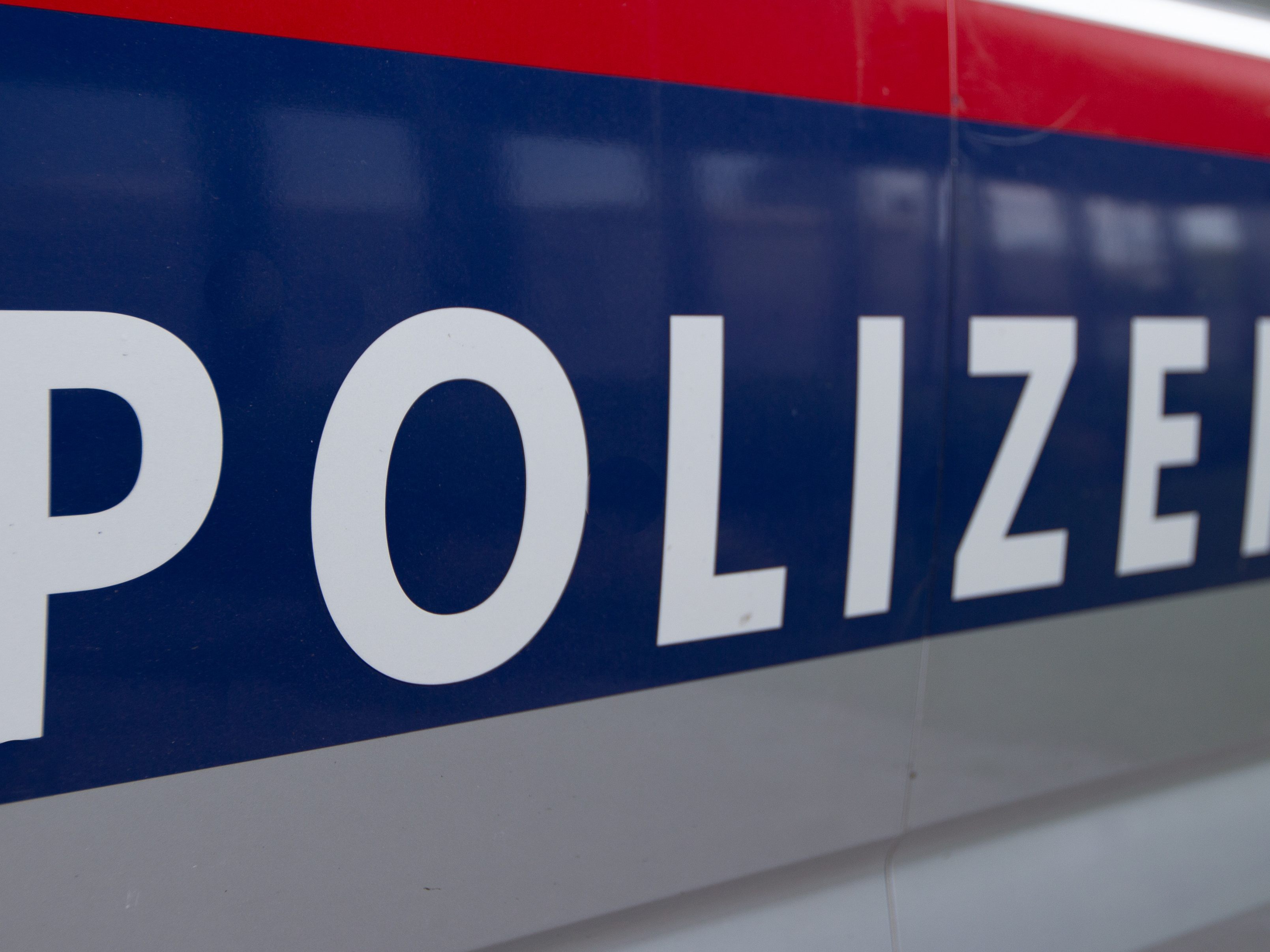 Bei einem Auffahrunfall in NÖ wurden sieben Insassen verletzt.