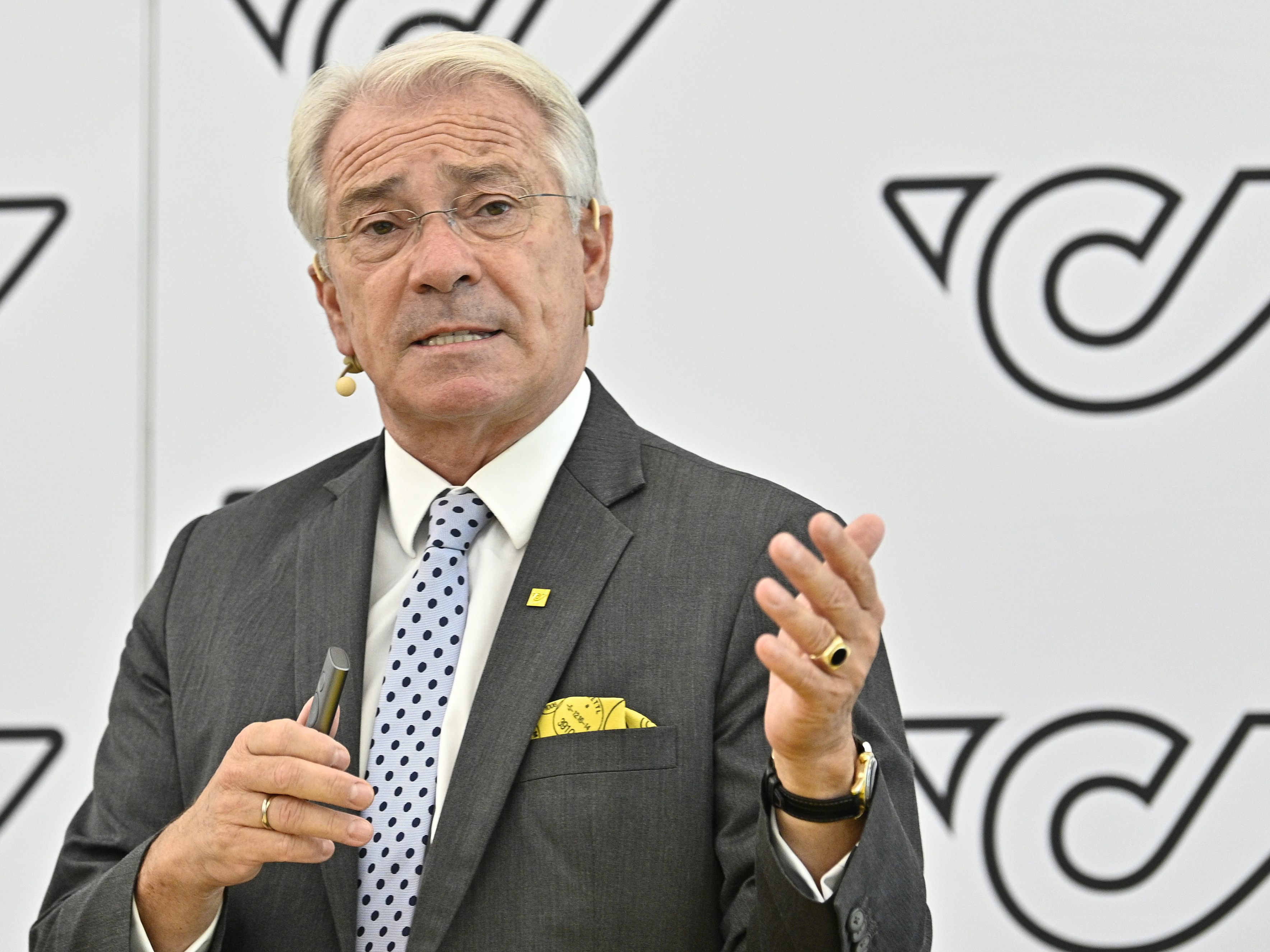 Generaldirektor der Österreichischen Post heißt Georg Pölzl. Generaldirektor der Österreichischen Post heißt Georg Pölzl.