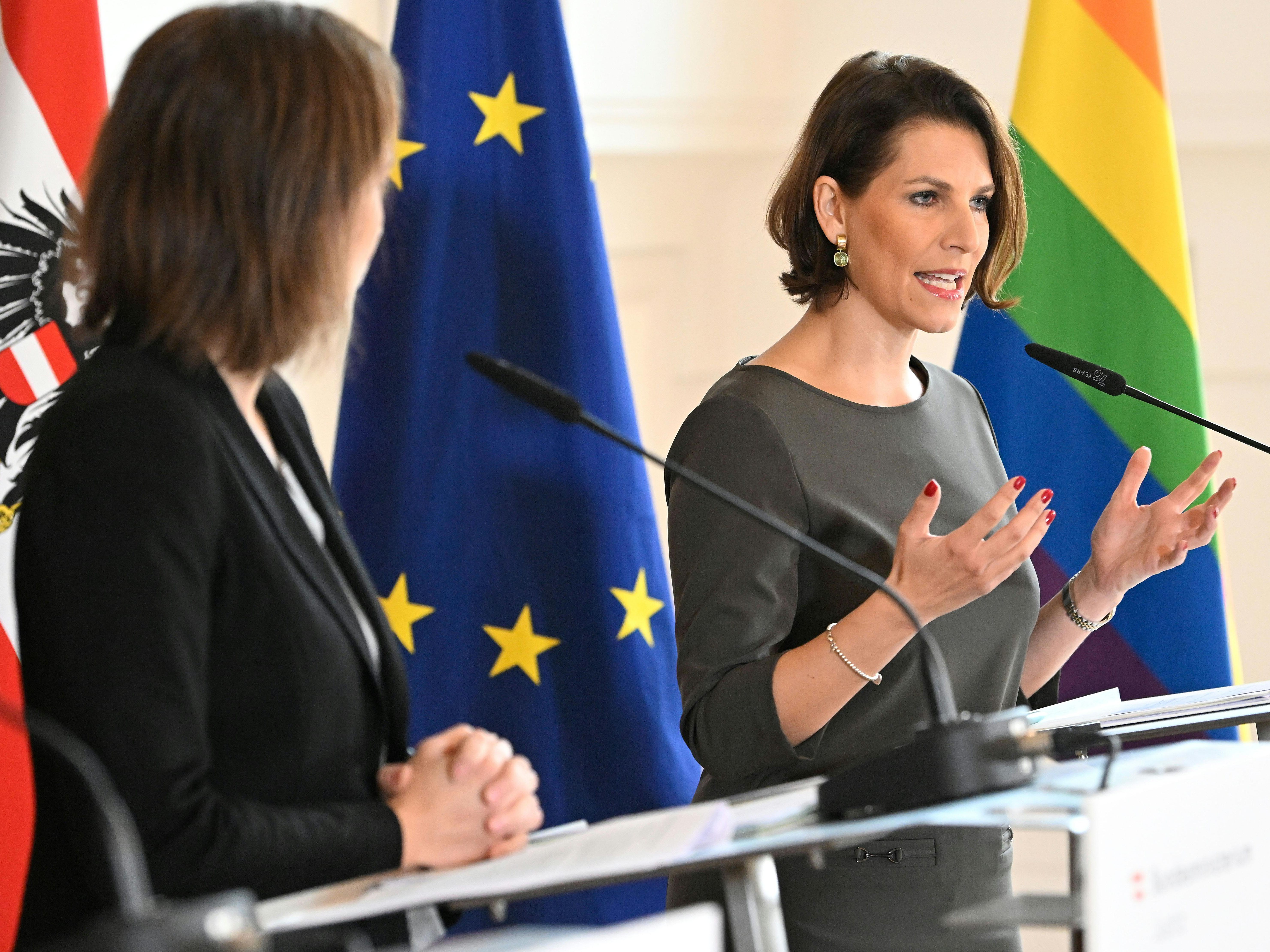 Die Europäische Menschenrechtskonvention ist für Verfassungsministerin Karoline Edtstadler und Justizministerin Alma Zadic nicht verhandelbar.
