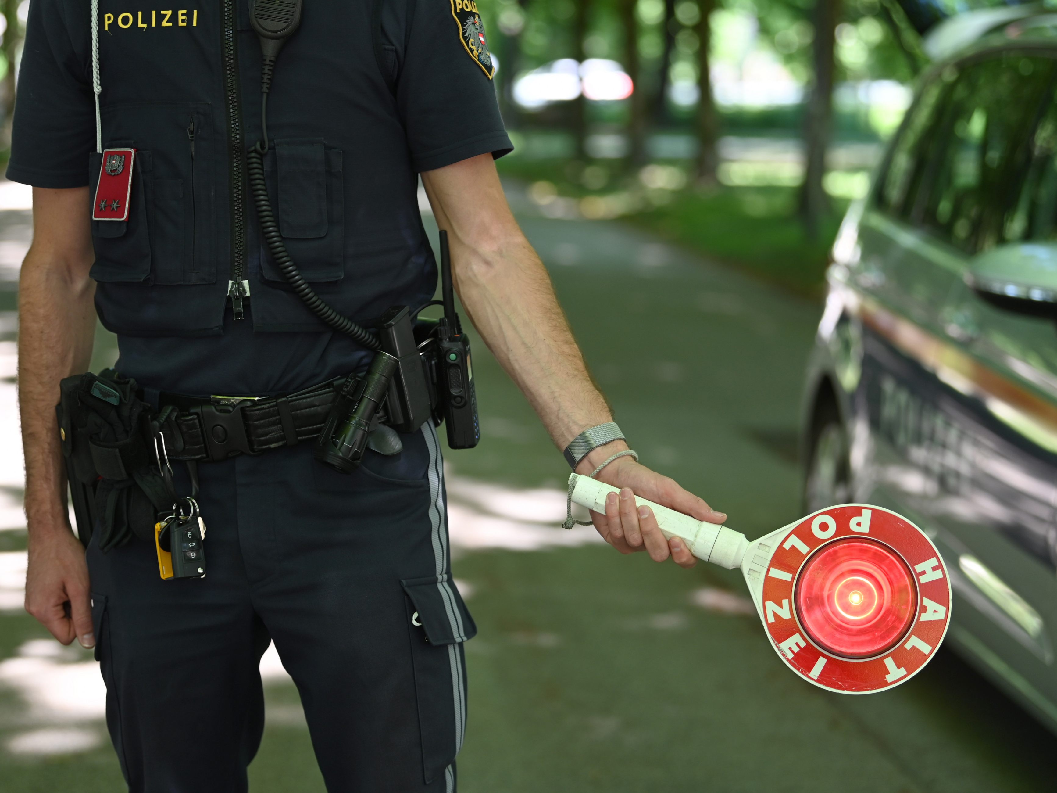 In Wien-Simmering kam es zu einer wiledne Verfolgungsjagd mit der Polizei, die mit einer Anzeige des Fahrers endete.