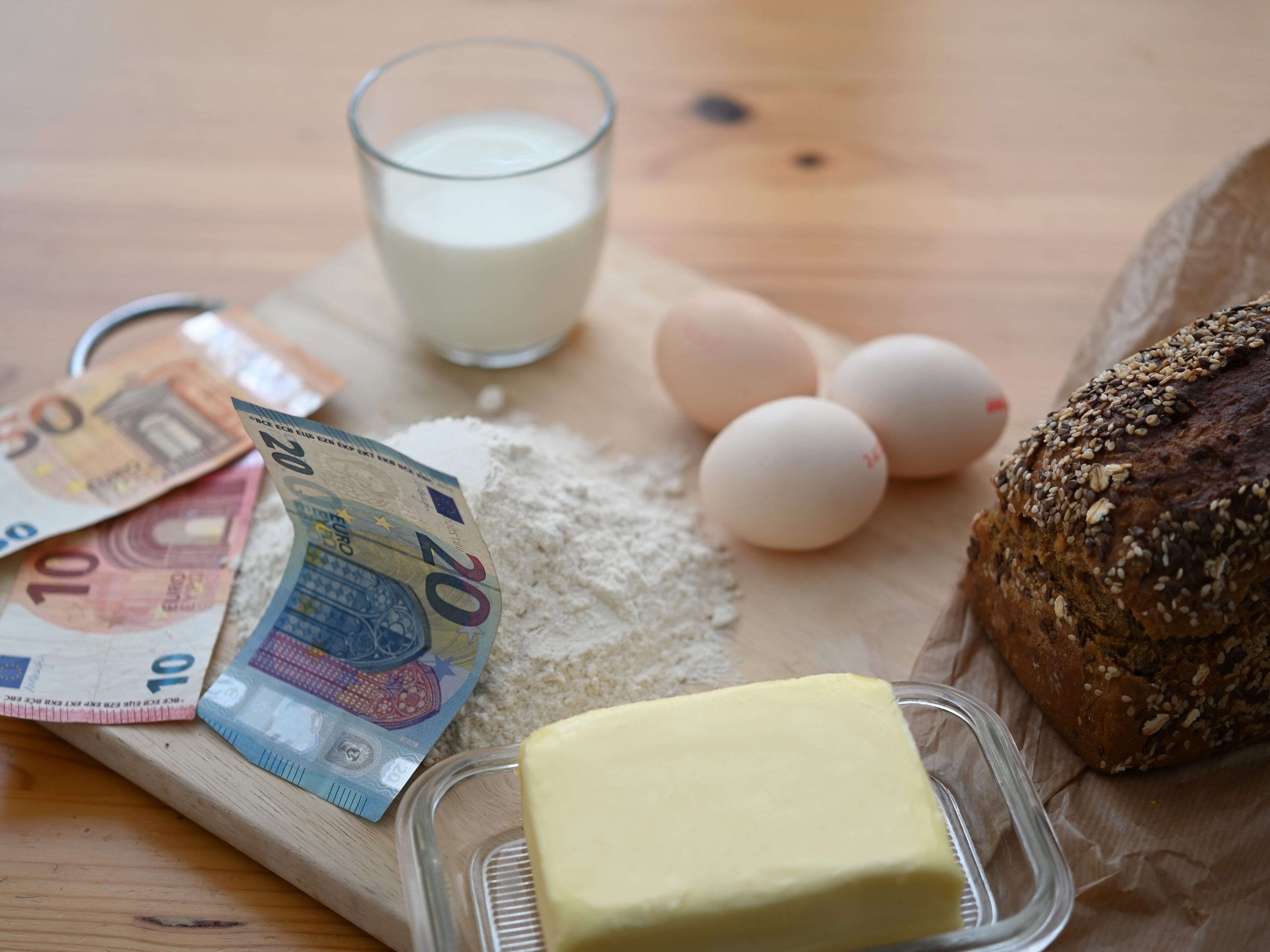 Ausgaben für Lebensmittel um 13 Prozent über Vorkrisen-Niveau. Ausgaben für Lebensmittel um 13 Prozent über Vorkrisen-Niveau.