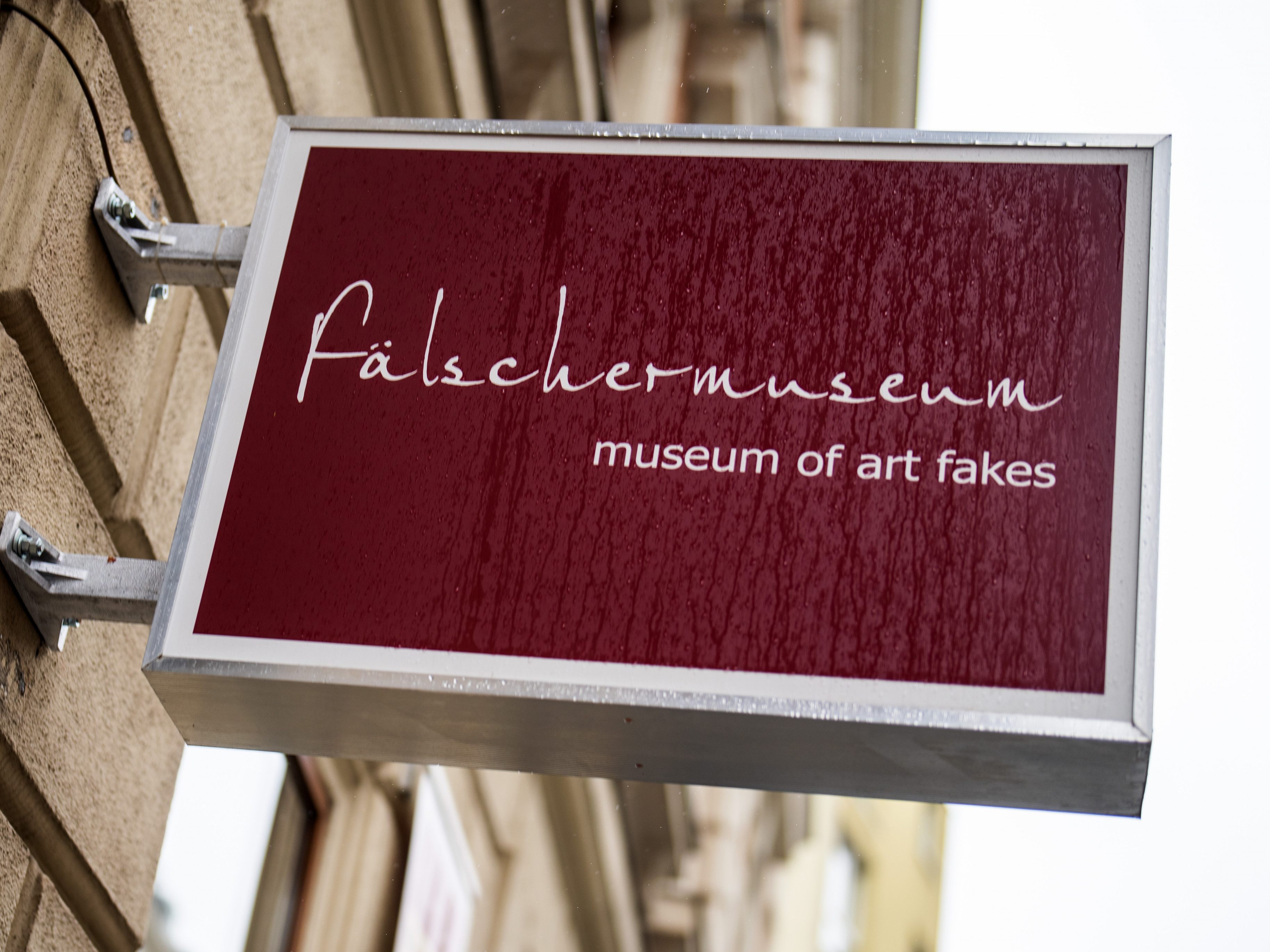 Das Wiener Fälschermuseum interessiert sich für André Hellers Basquiat-Rahmen. Das Wiener Fälschermuseum interessiert sich für André Hellers Basquiat-Rahmen.