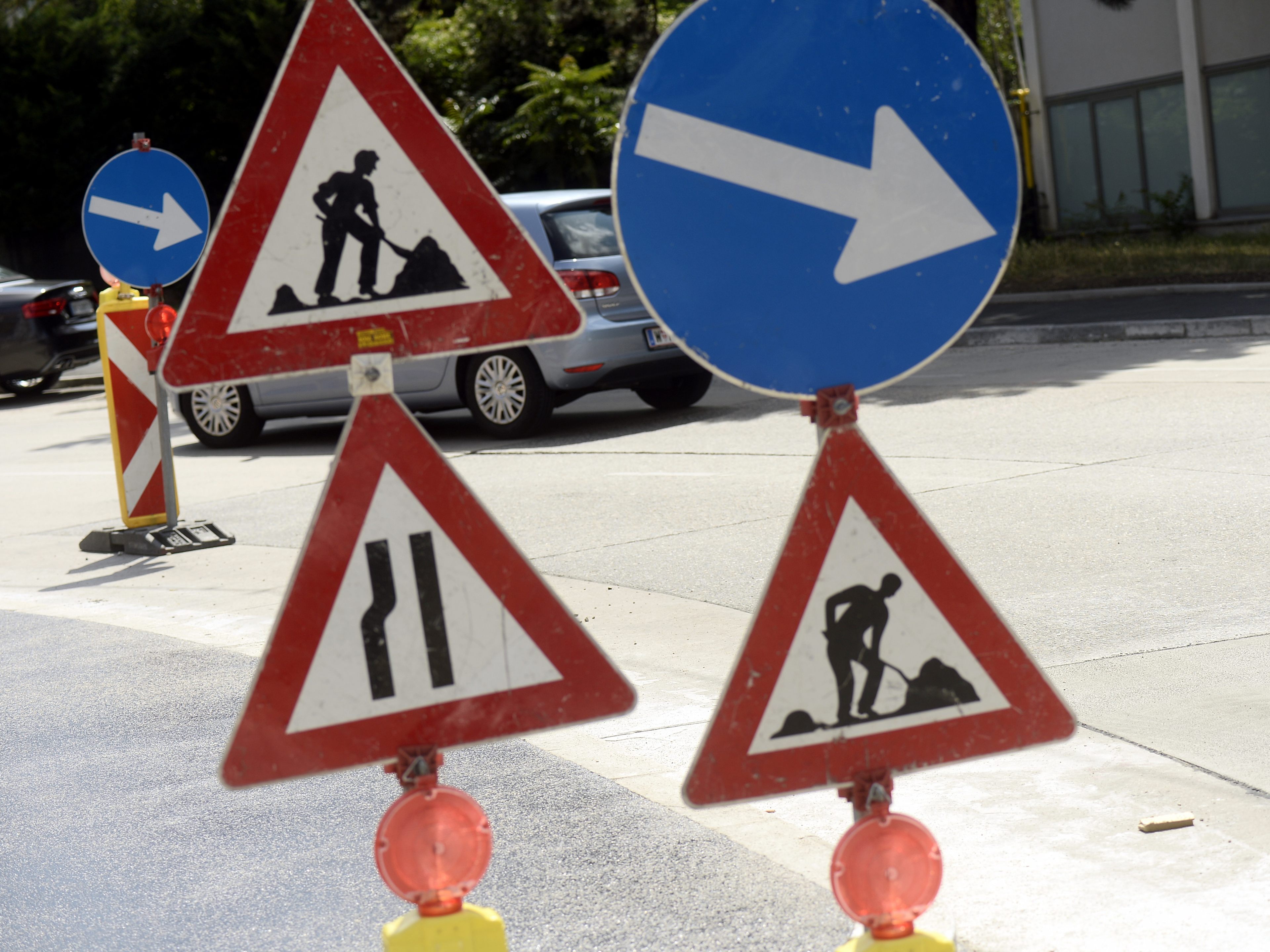 Am 9. November beginnt die Stadt Wien mit der Fahrbahn-Sanierung in der Roßbauer Lände. Am 9. November beginnt die Stadt Wien mit der Fahrbahn-Sanierung in der Roßbauer Lände.