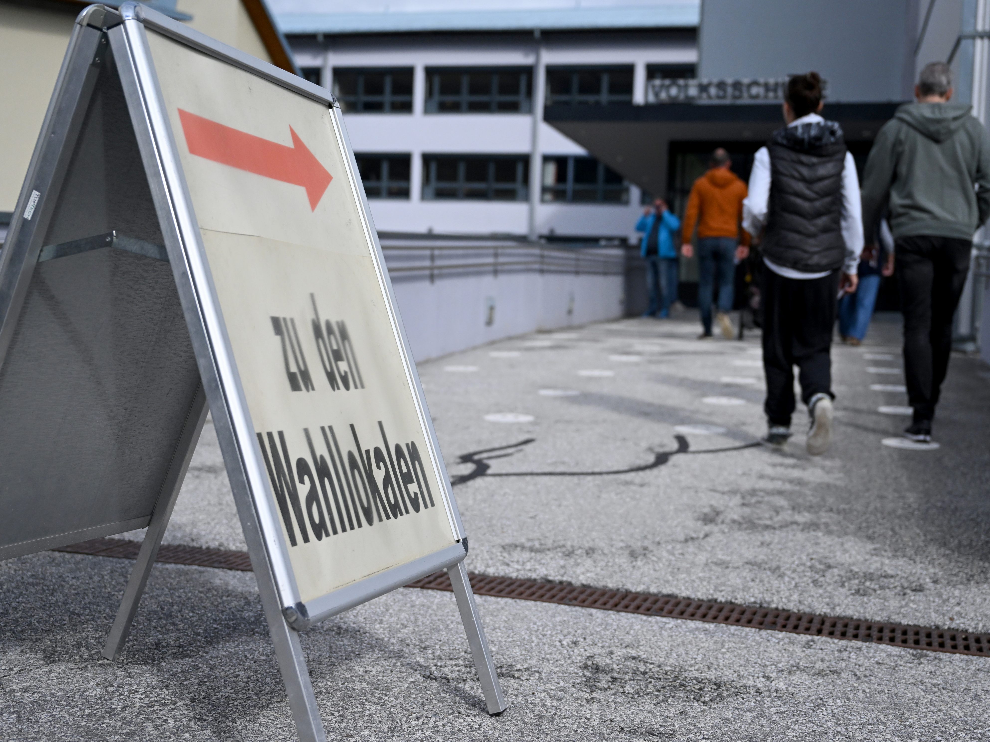 Die ÖVP schlägt vor der NÖ-Wahl ein Fairnessabkommen vor. Die ÖVP schlägt vor der NÖ-Wahl ein Fairnessabkommen vor.