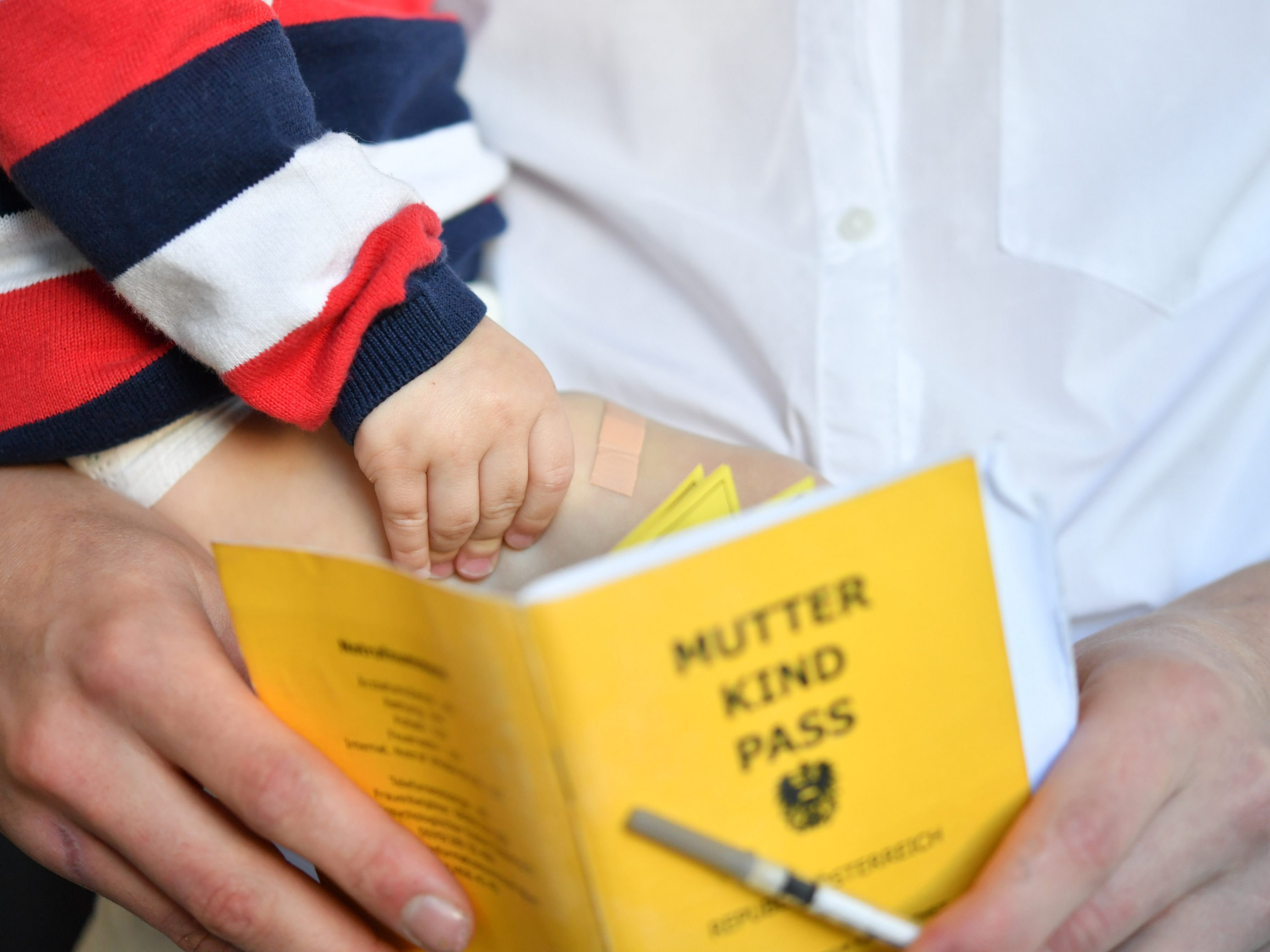 Bei den Verhandlungen der Sozialversicherungen mit der Ärztekammer über den Eltern-Kind-Pass kommen Probleme auf. Bei den Verhandlungen der Sozialversicherungen mit der Ärztekammer über den Eltern-Kind-Pass kommen Probleme auf.