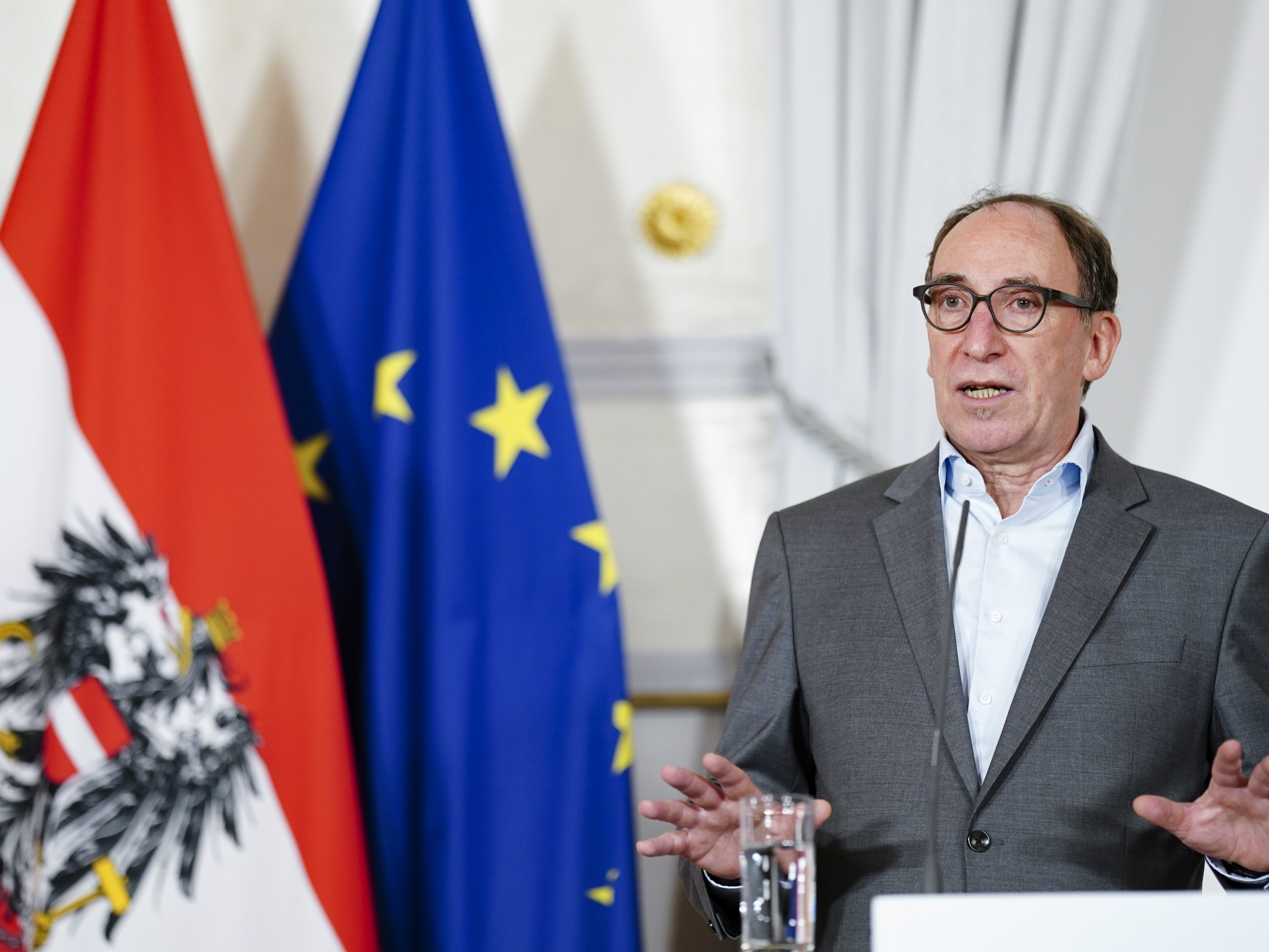 Gesundheitsminister Johannes Rauch bedaure, dass der Bonus brutto und nicht netto ausgezahlt werde.