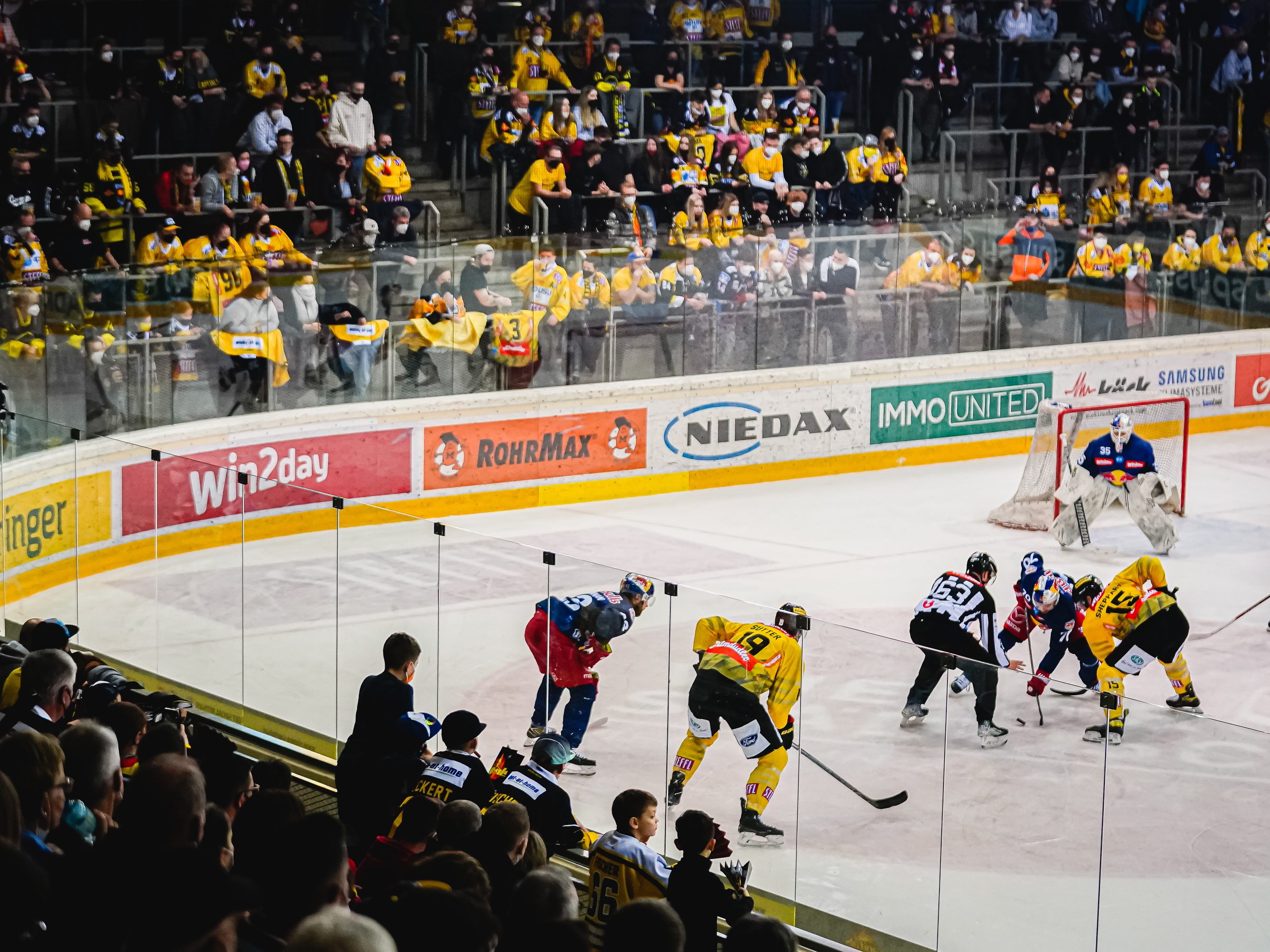 Die Vienna Capitals sind am Sonntag in Villach zu sehen. Im Bild: Die Caps bei einem Spiel in Wien.