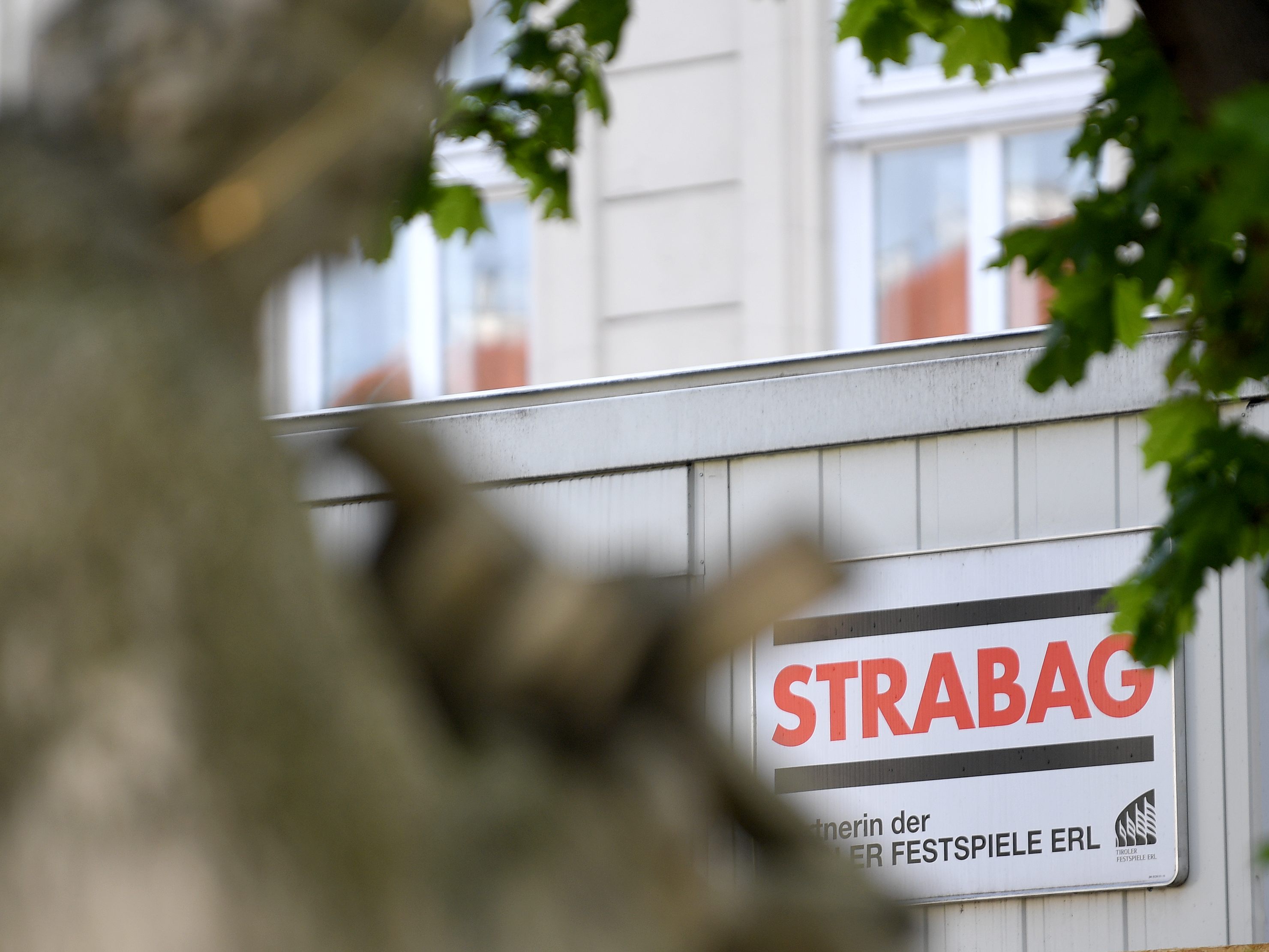 Zuletzt hatte das Kartellgericht entschieden, dass die STRABAG im Fall um ein Baukartell ihren Kronzeugenstatus behalten könne. Zuletzt hatte das Kartellgericht entschieden, dass die STRABAG im Fall um ein Baukartell ihren Kronzeugenstatus behalten könne.