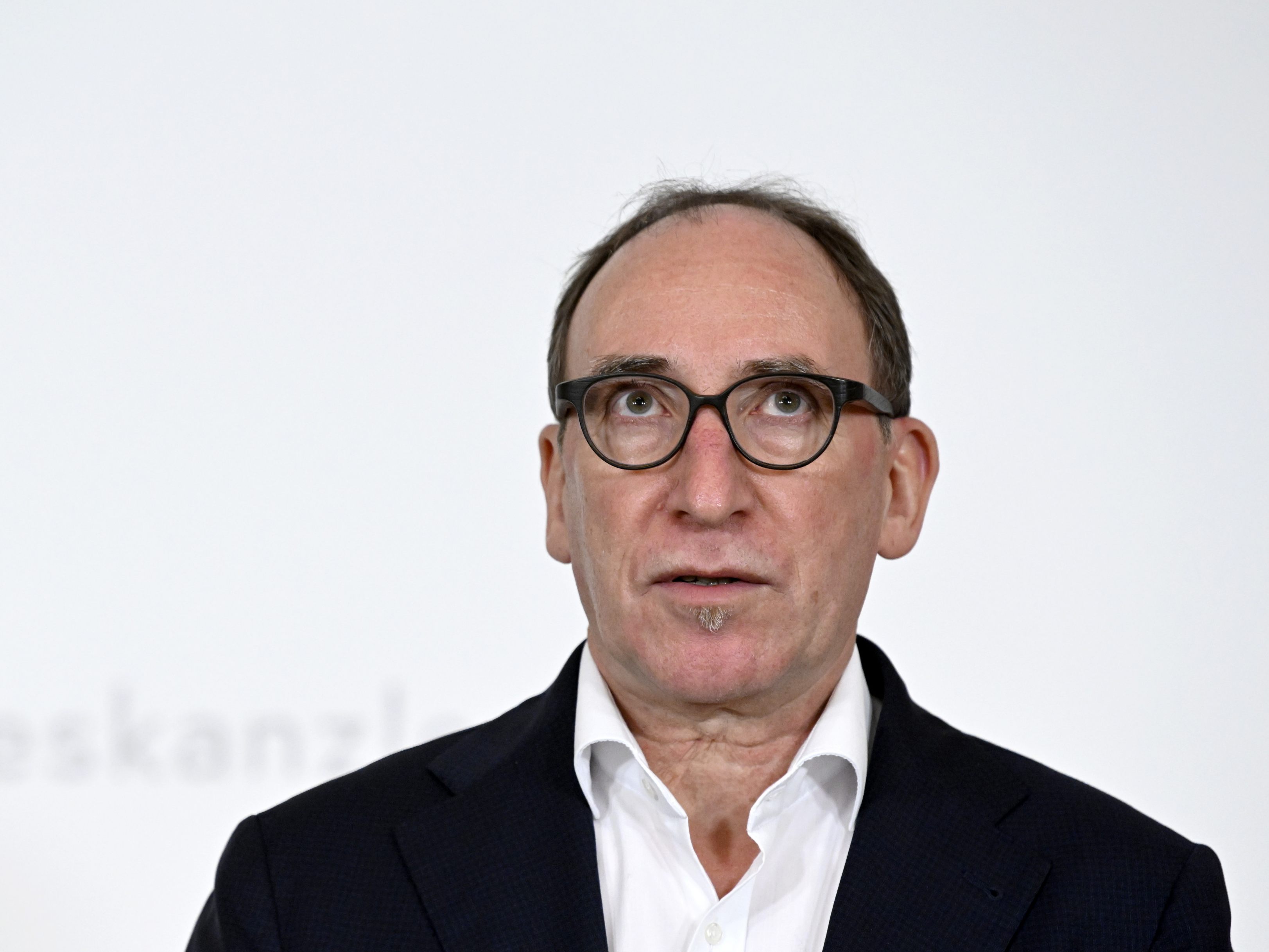 Gesundheitsminister Rauch empfiehlt die Grippe-Impfung für Babys, Kinder und ältere Menschen.