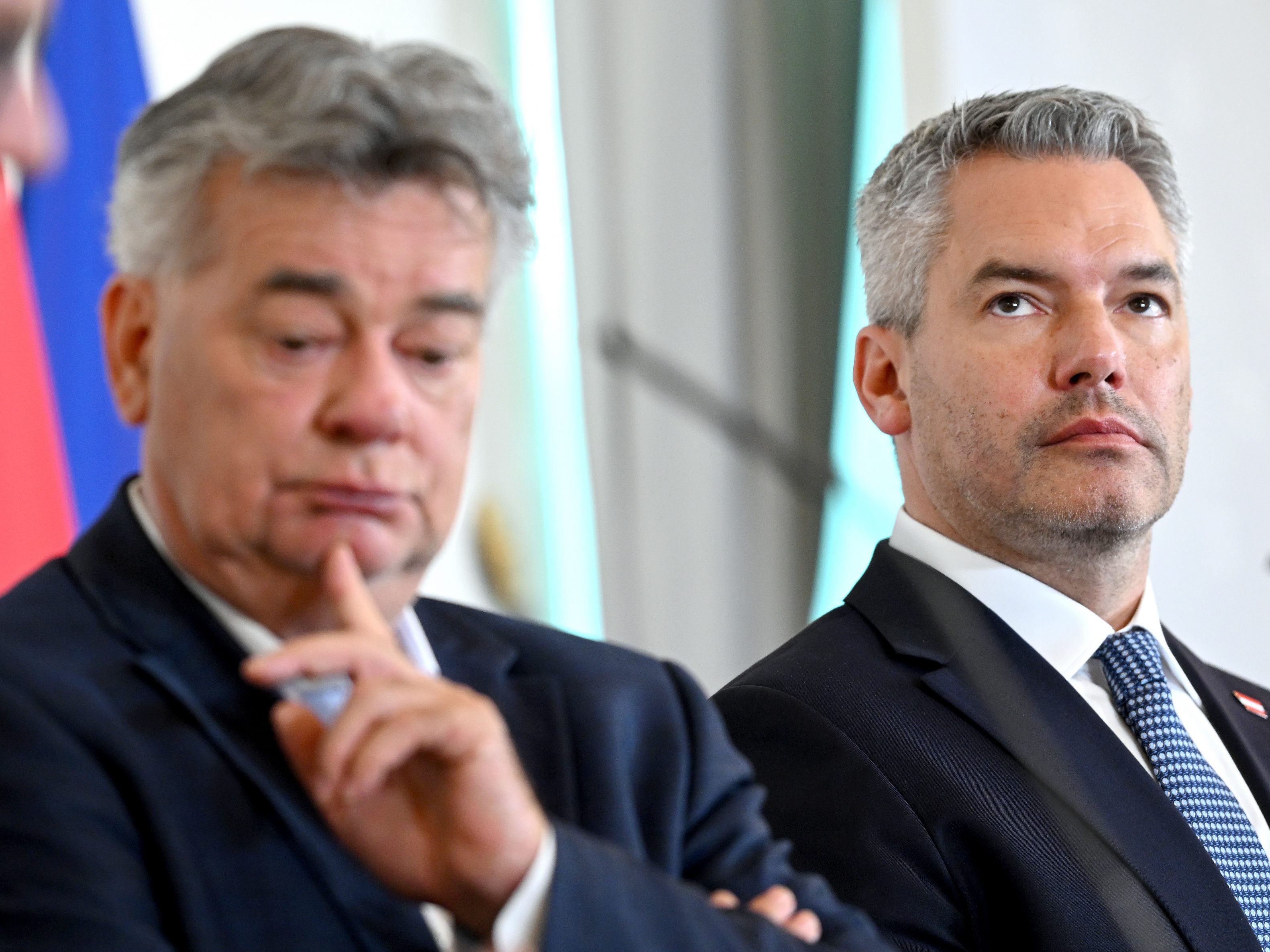 ÖVP und Grüne stürzen in mehreren Umfragen weiter ab. ÖVP und Grüne stürzen in mehreren Umfragen weiter ab.