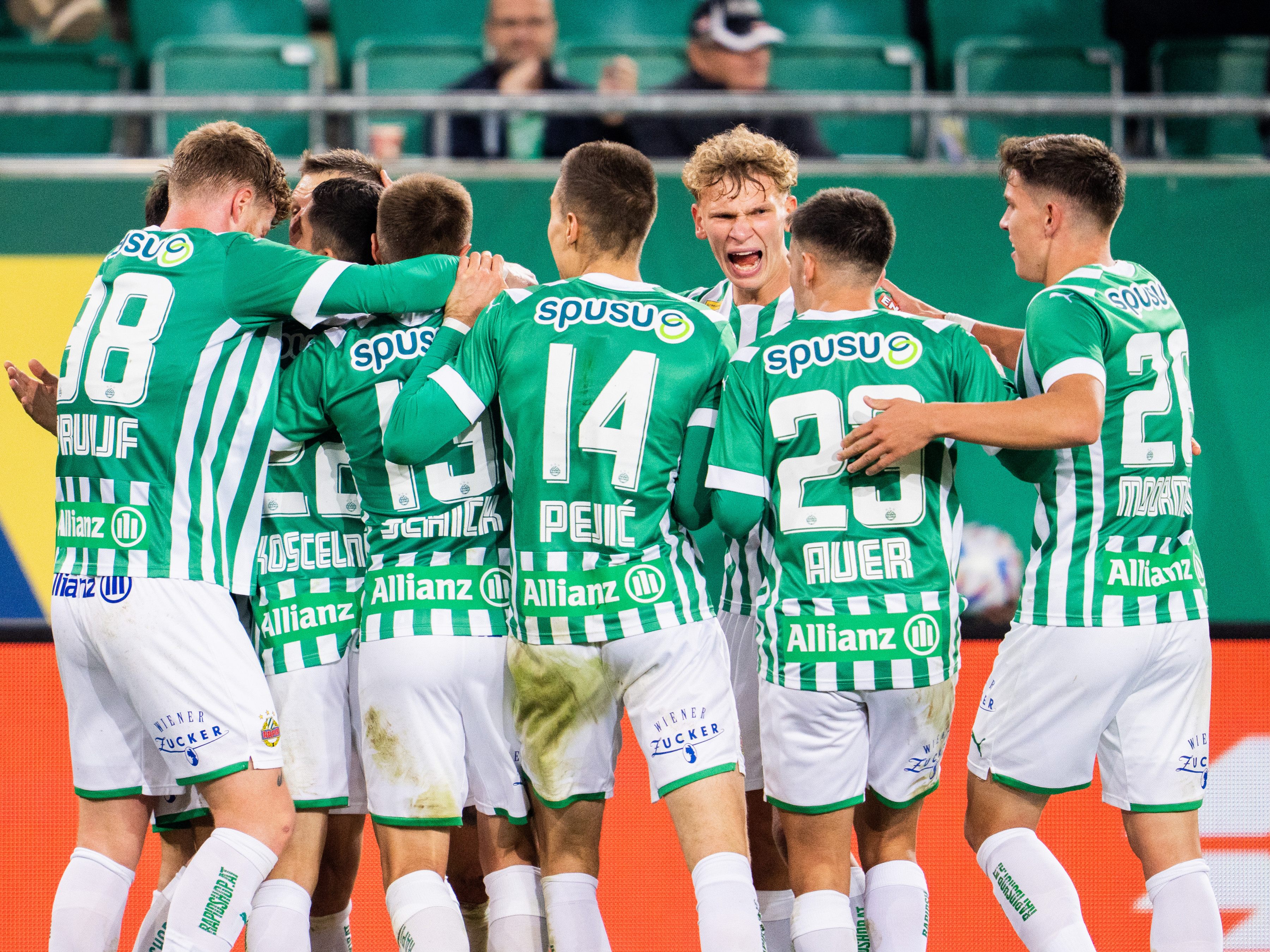 Rapid Wien wird gegen Schalke testen. Rapid Wien wird gegen Schalke testen.