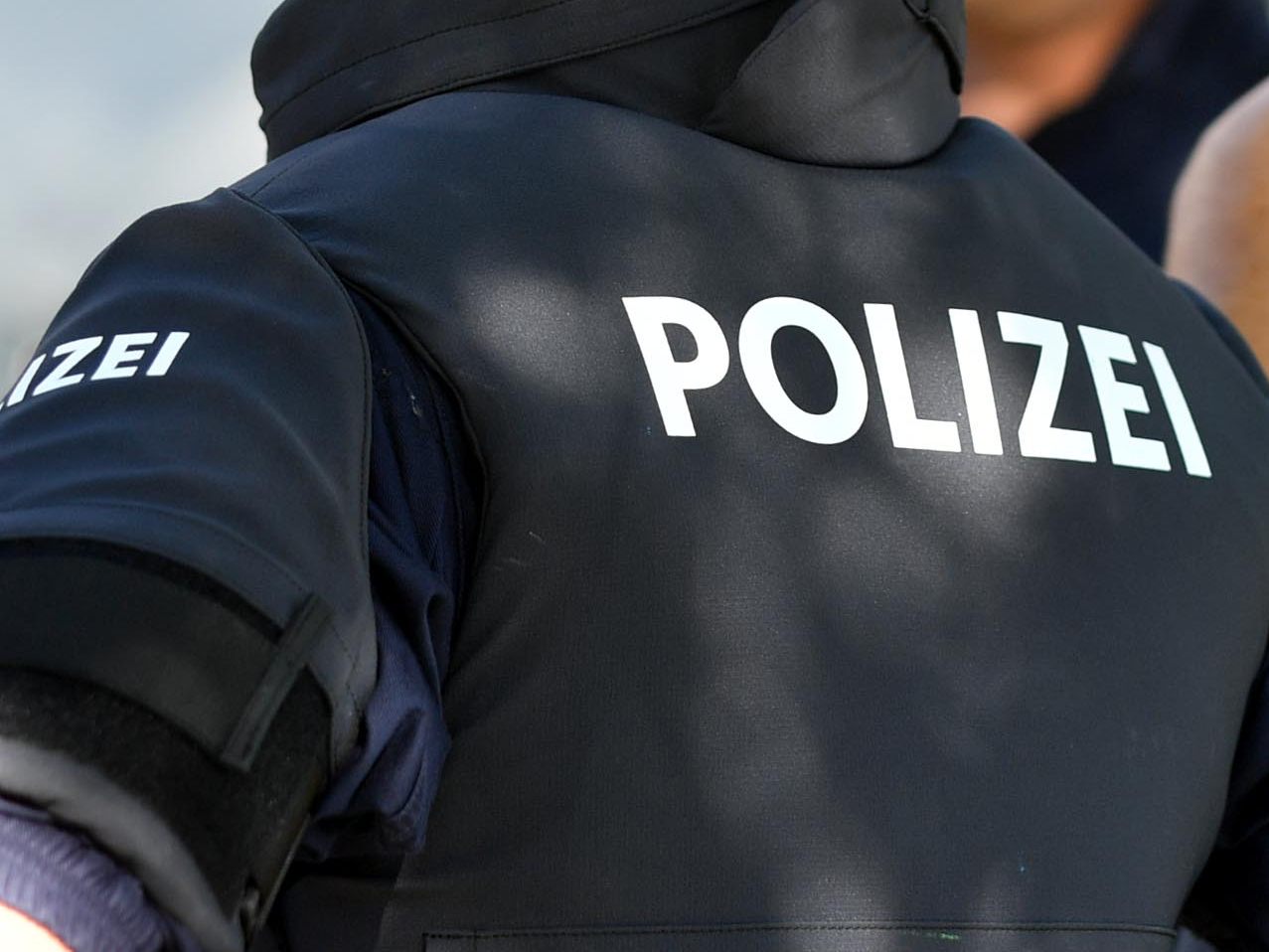 Die Wiener Polizei wurde alarmiert, weil ein Mann seine Frau attackierte. Die Wiener Polizei wurde alarmiert, weil ein Mann seine Frau attackierte.