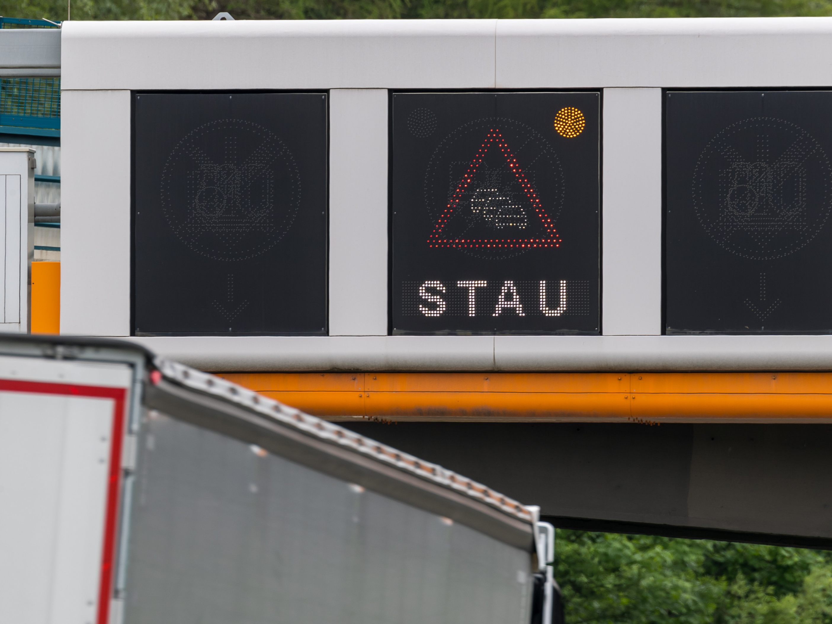 Für mehr als zehn Kilometer Stau hat am Montag ein Unfall auf der A2 in Richtung Wien gesorgt.