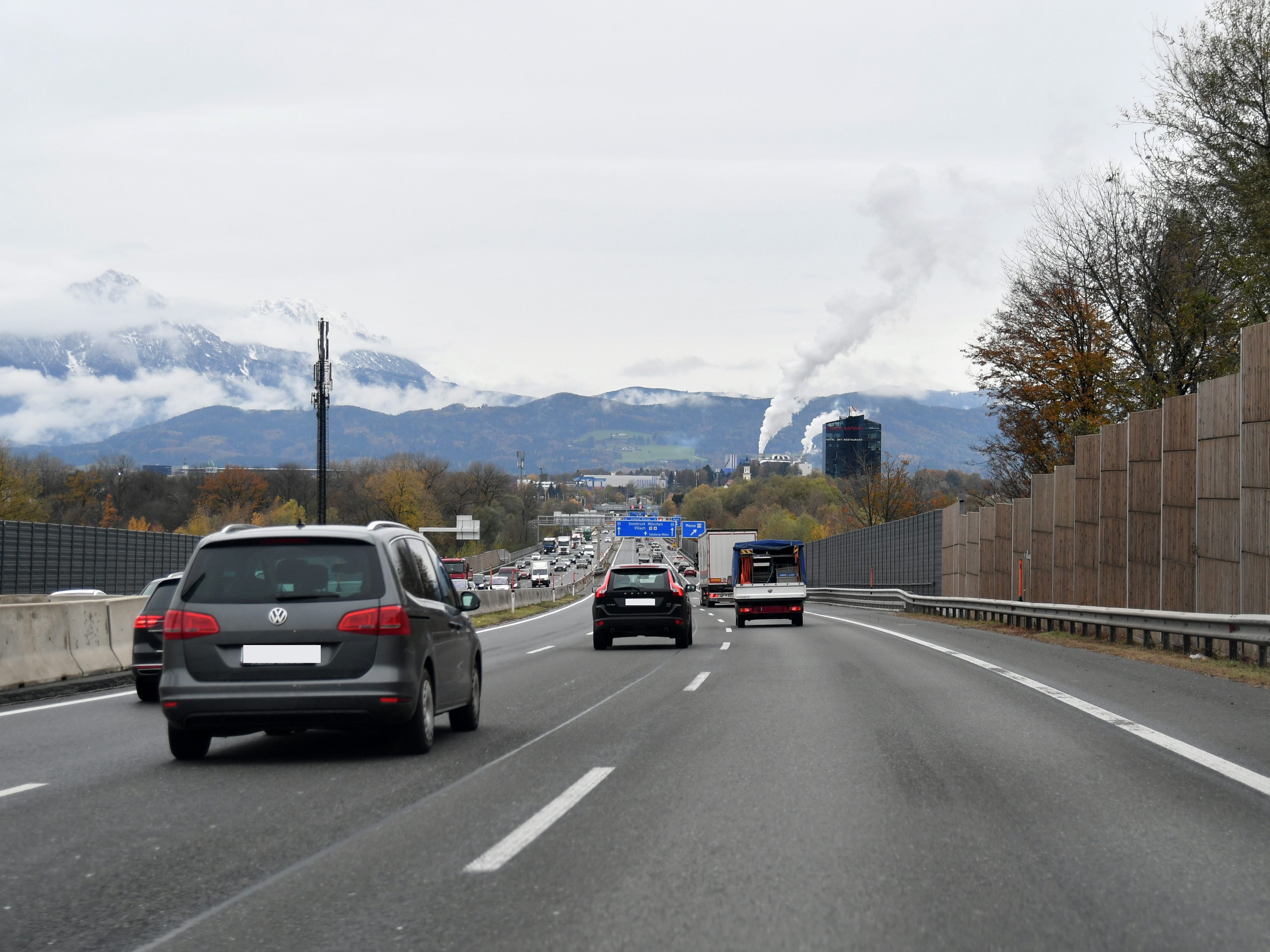 Der VCÖ führt den Verkehrsrückgang auf die höhere Spritpreise zurück. Der VCÖ führt den Verkehrsrückgang auf die höhere Spritpreise zurück.