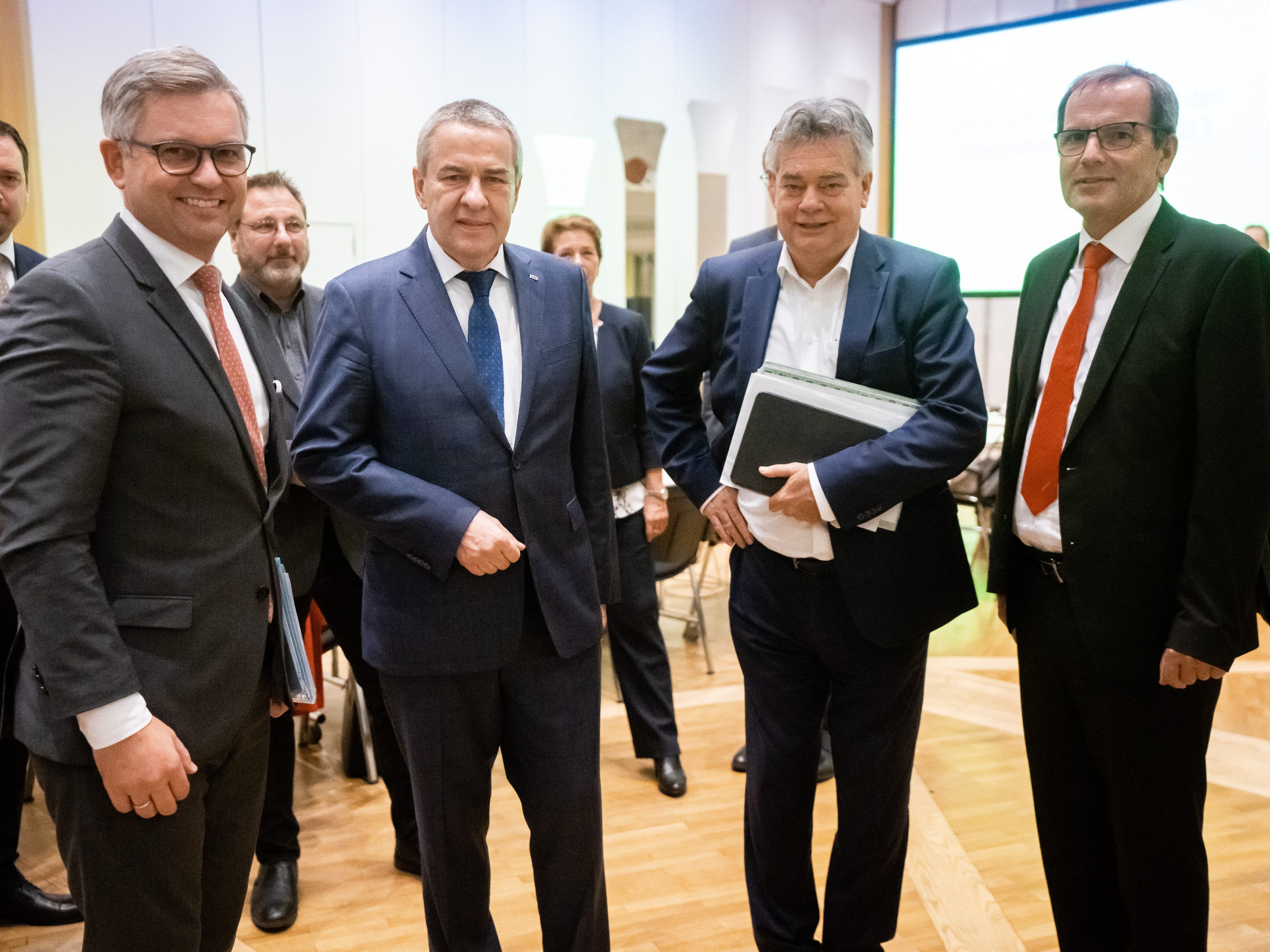 Die Beamtengehälter steigen zwischen 7,15 und 9,41 Prozent.