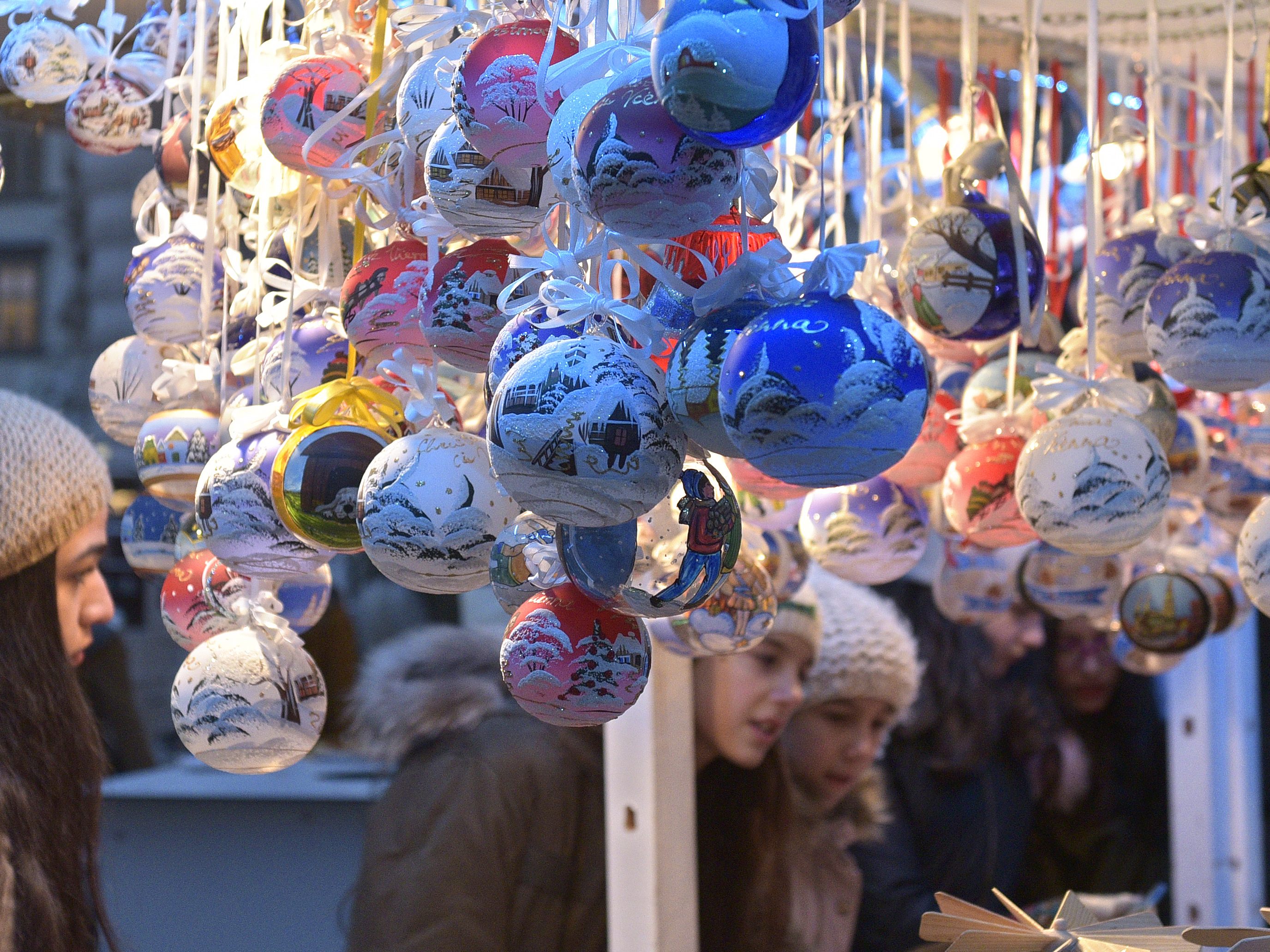 Beim k.u.k Weihnachtsmarkt am Wiener Michaelerplatz erwartet einen kaiserliches Ambiente.