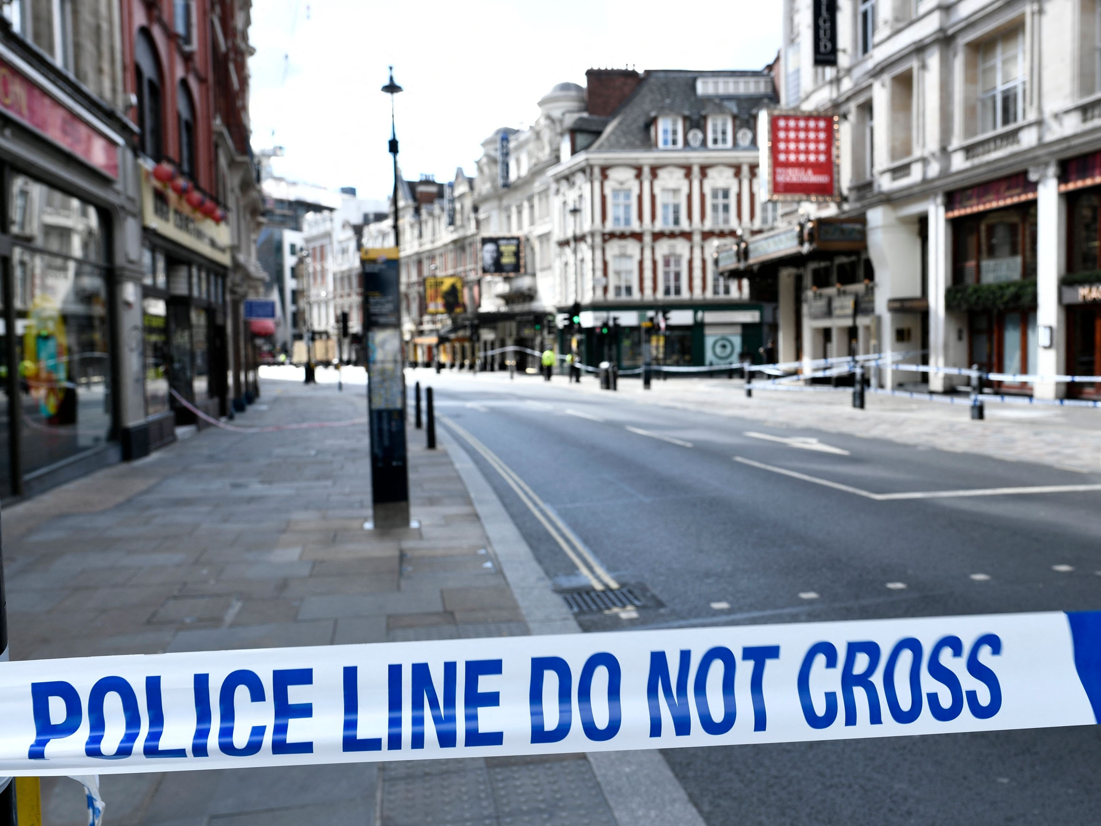 Ermittlungen dauern - Beide Jugendliche mit Stichwunden aufgefunden.