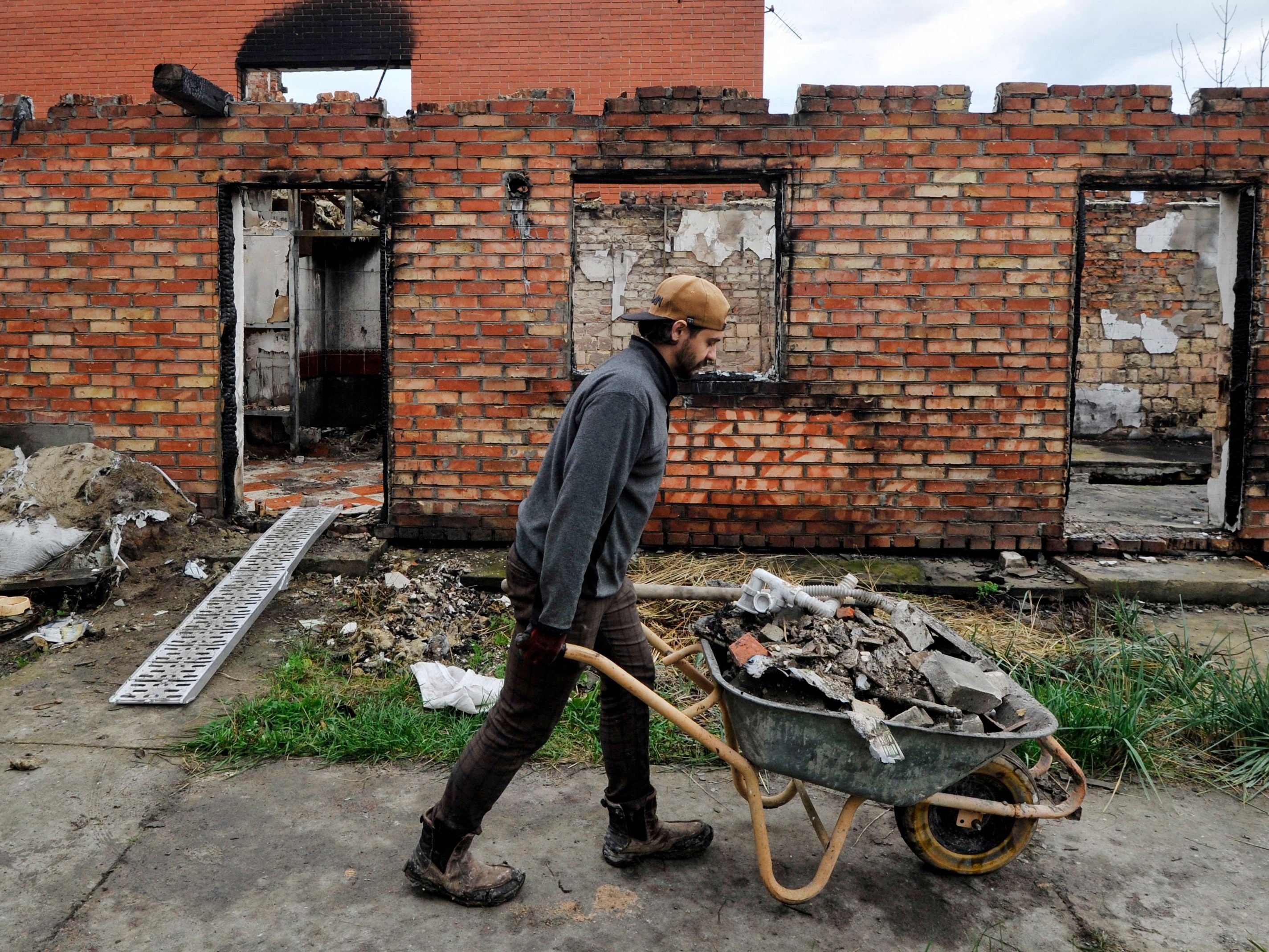 Bei einem russichen Angriff auf die Ukraine wurden auch Zivilisten verletzt. Bei einem russichen Angriff auf die Ukraine wurden auch Zivilisten verletzt.