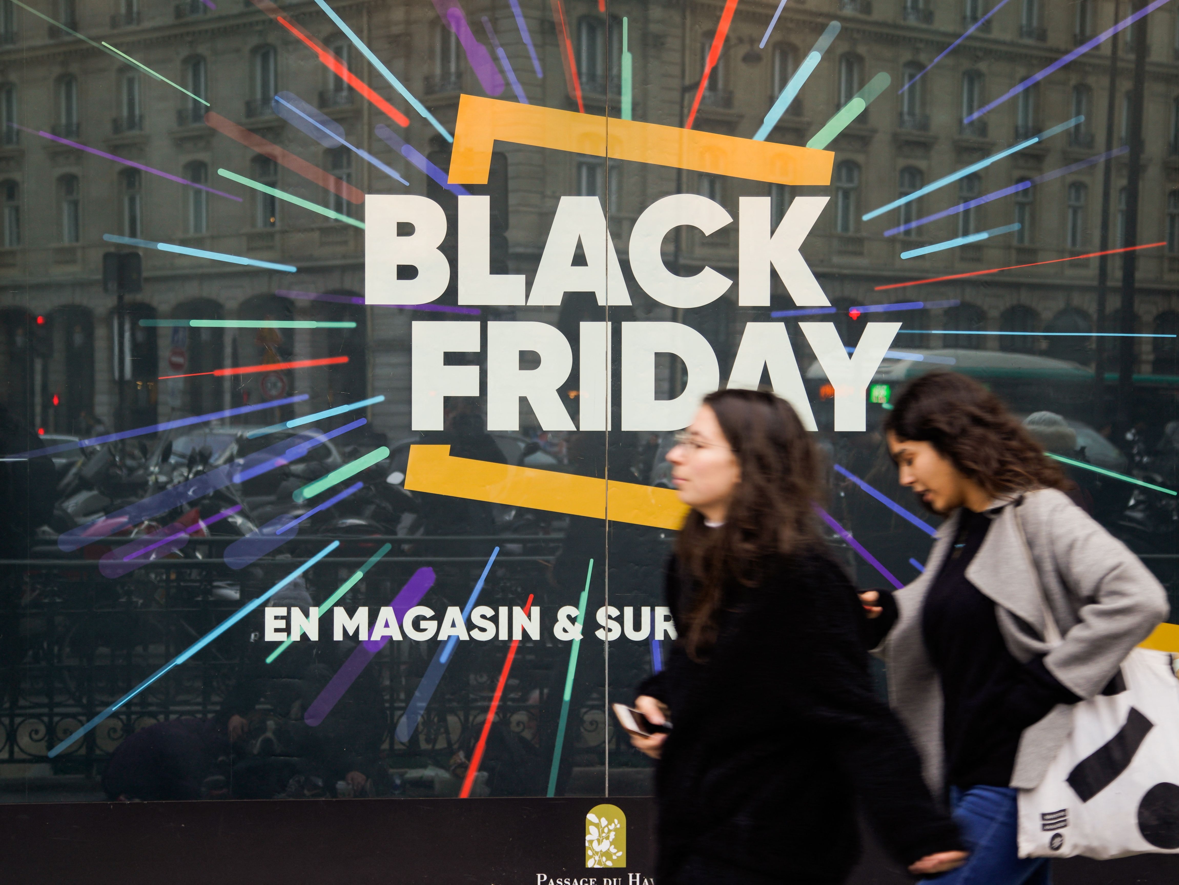 Black Friday - Jeder Zweite will auf Schnäppchenjagd gehen. Black Friday - Jeder Zweite will auf Schnäppchenjagd gehen.
