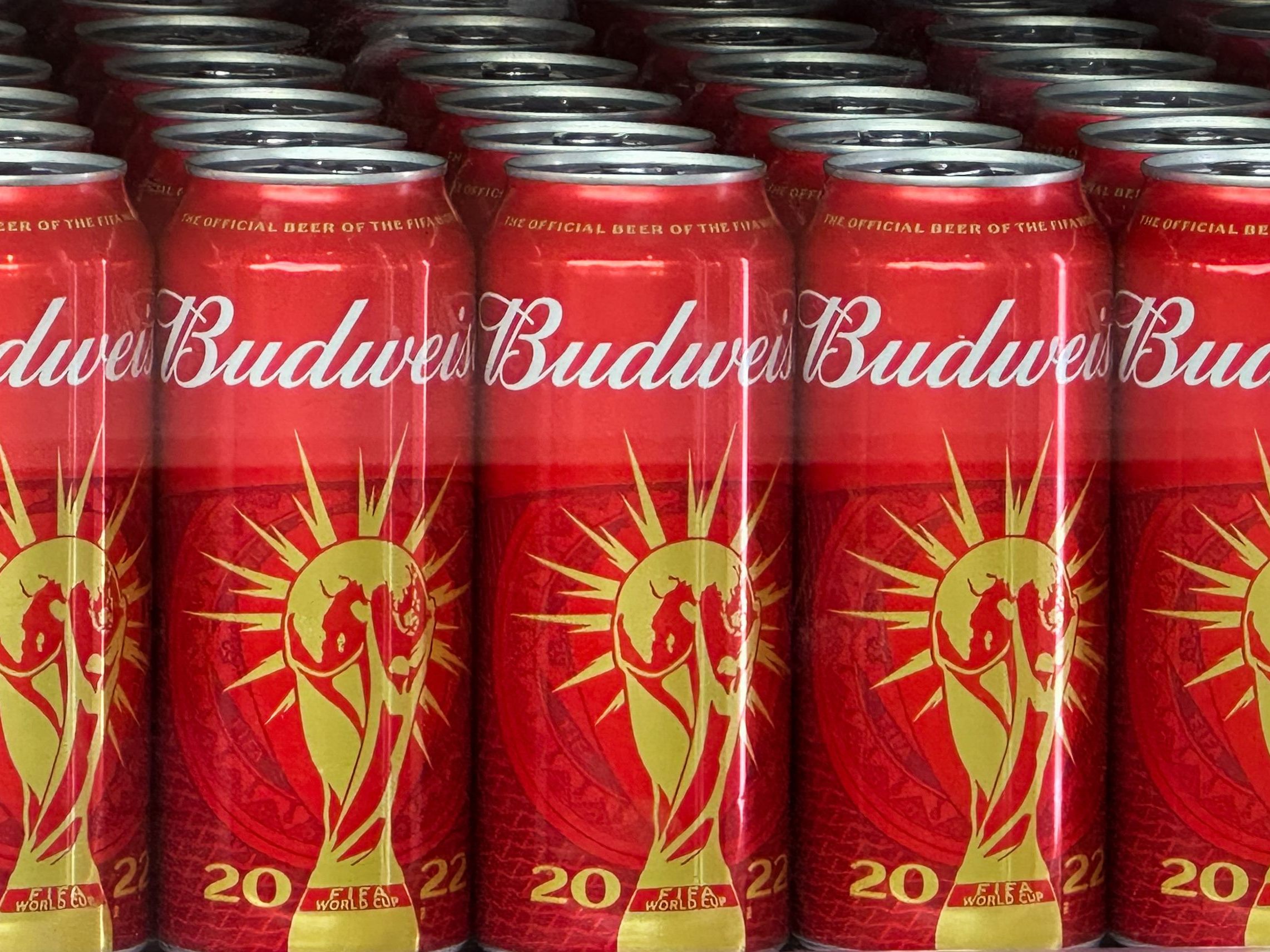 Alkoholisches Bier ist bei der Fußball-WM rund um Stadien verboten. Alkoholisches Bier ist bei der Fußball-WM rund um Stadien verboten.