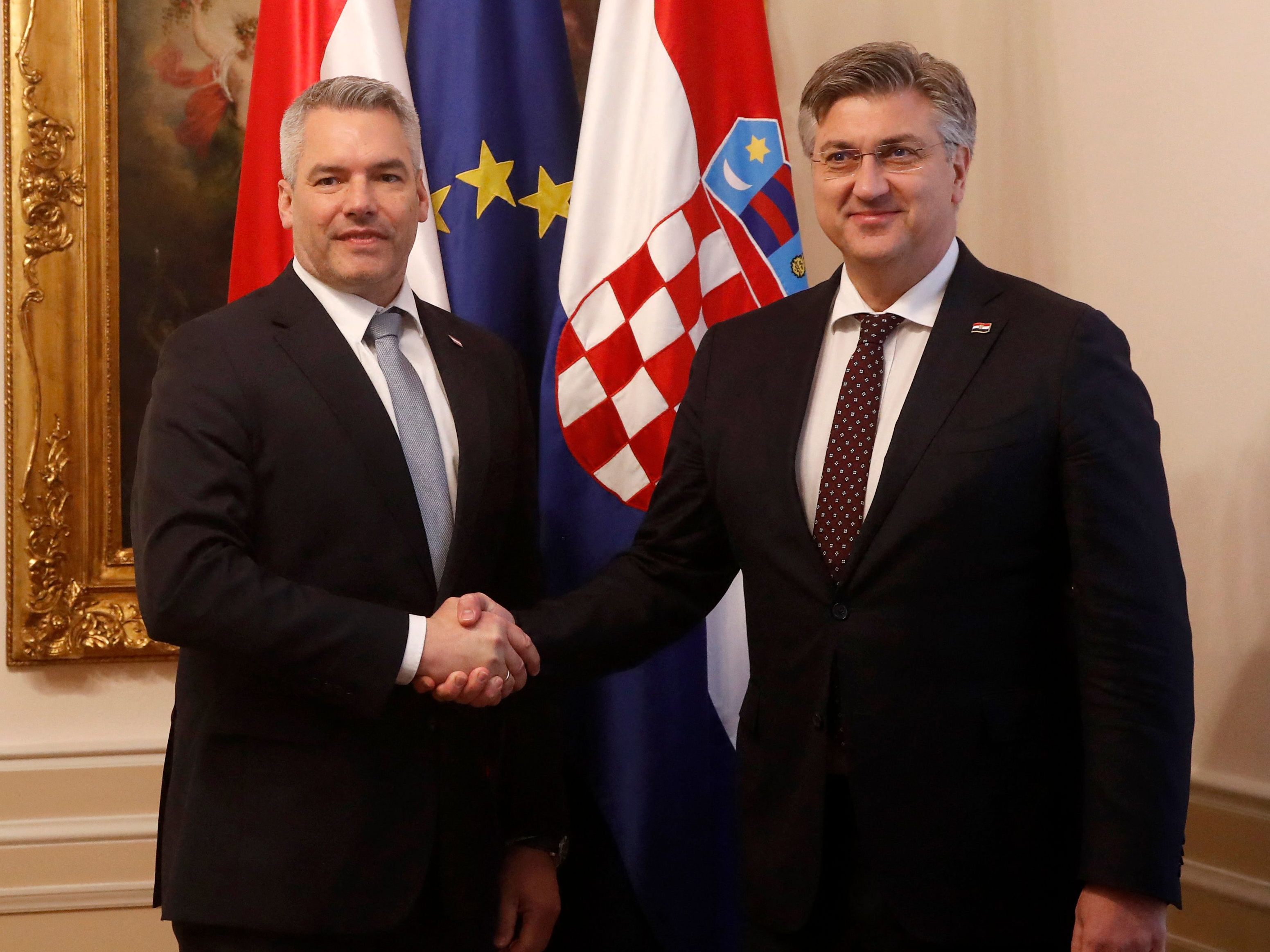 Österreichs Bundeskanzler Nehammer ist gegen einen Schengen-Beitritt Bulgariens und Rumäniens. Österreichs Bundeskanzler Nehammer ist gegen einen Schengen-Beitritt Bulgariens und Rumäniens.
