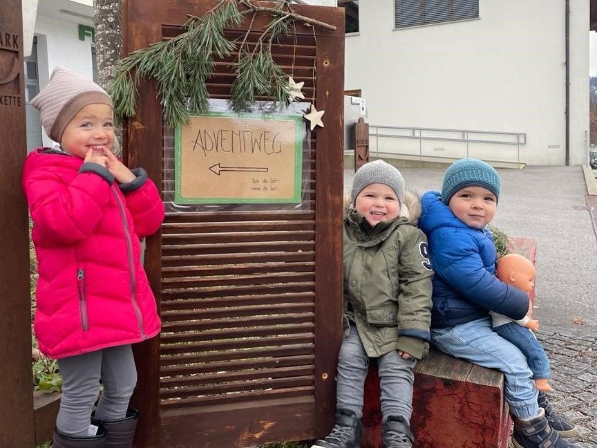 Die Kinder haben ihre Freude mit dem Langenegger Adventweg. Die Kinder haben ihre Freude mit dem Langenegger Adventweg.
