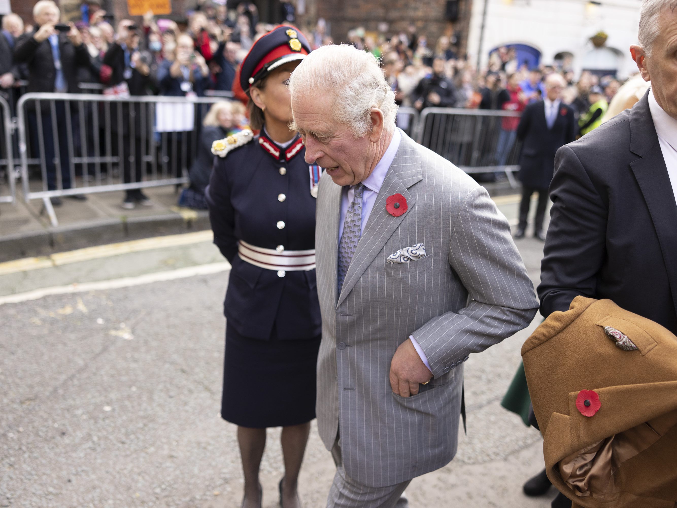 Im Bild zu sehen: König Charles III. Ein Mann wurde laut Berichten wegen eines Eierwurfs unter anderem auf ihn festgenommen, so PA.