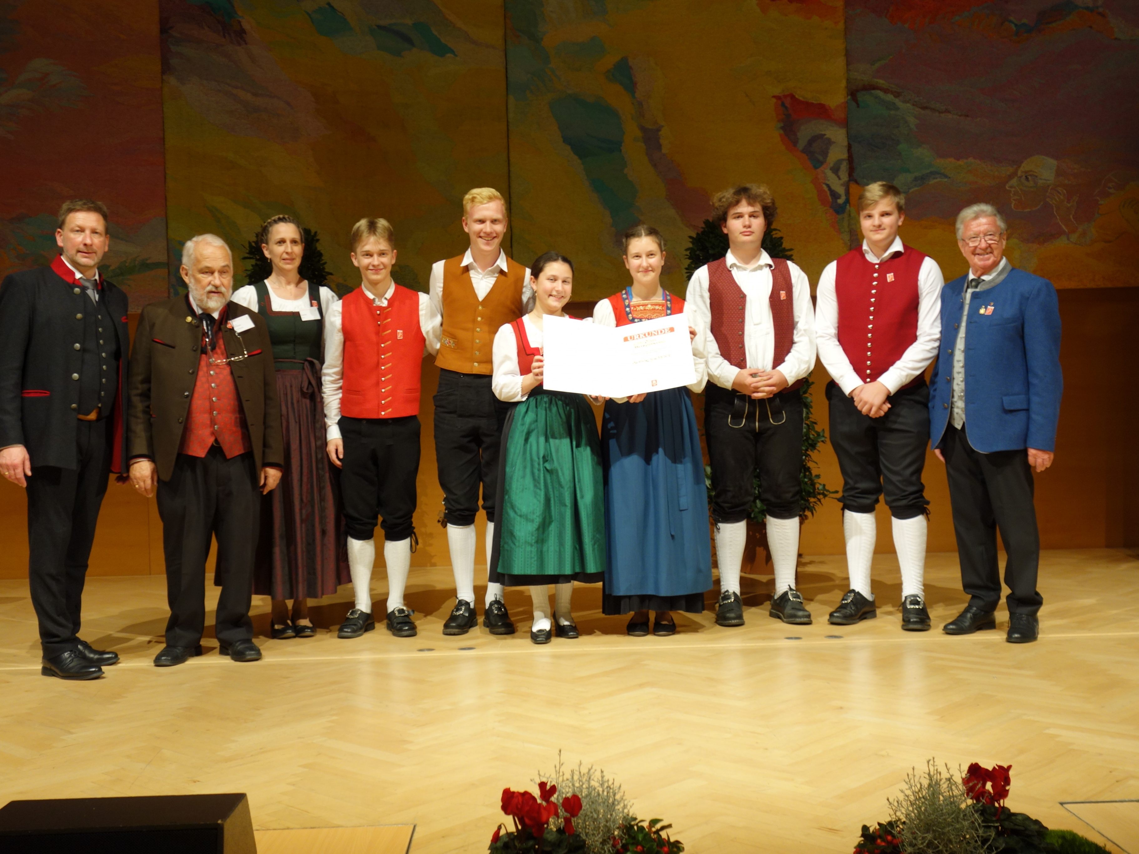 Das Jugendensemble "Wäldar Buromusig" unter der Leitung von Stefan Bär hat den begehrten Herma-Haselsteiner-Preis nach Vorarlberg geholt.
