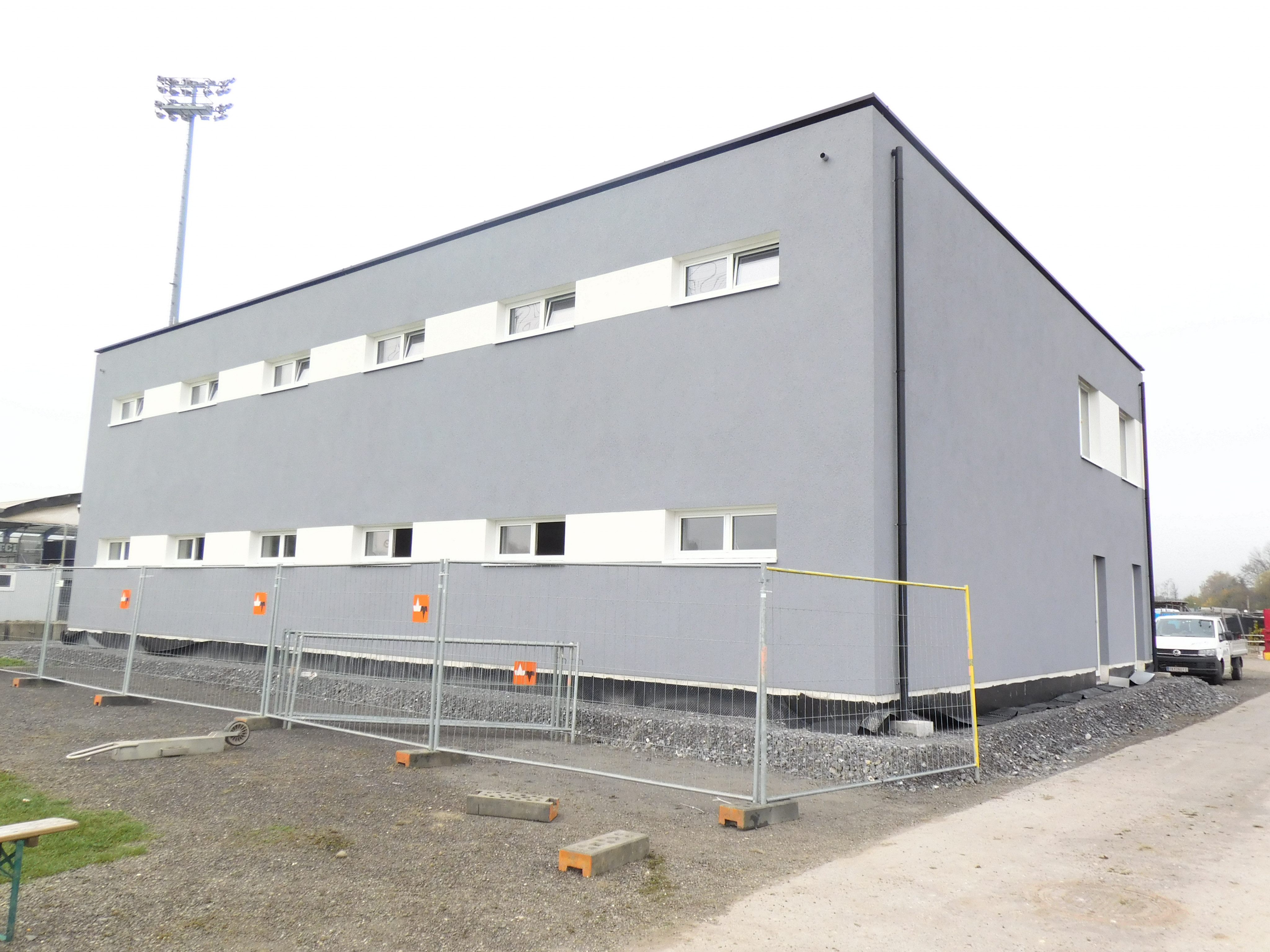 Am neuen SCRA-Nachwuchscampus laufen derzeit die letzten Arbeiten am Innenausbau Am neuen SCRA-Nachwuchscampus laufen derzeit die letzten Arbeiten am Innenausbau