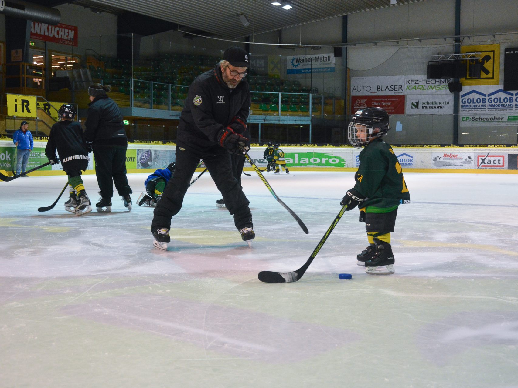 Der EHC Lustenau gab beim Tag der offenen Tür seine Leidenschaft für das Eishockey an die Kinder weiter. Der EHC Lustenau gab beim Tag der offenen Tür seine Leidenschaft für das Eishockey an die Kinder weiter.