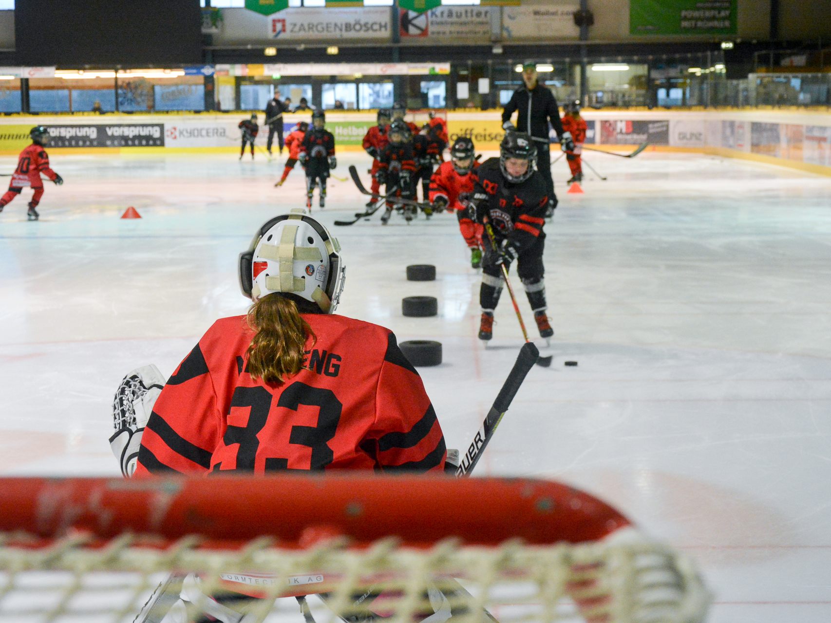 Die Pro Hockey All Stars messen sich im internationalen Vergleich mit anderen Kindern. Die Pro Hockey All Stars messen sich im internationalen Vergleich mit anderen Kindern.