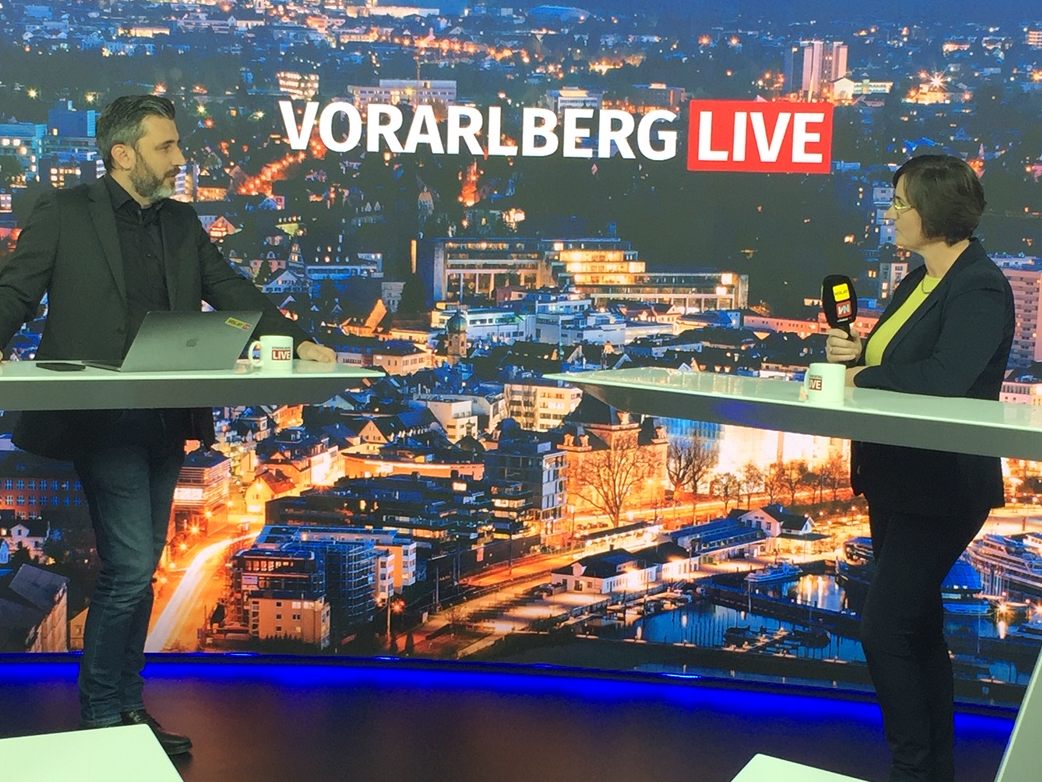 Pascal Pletsch und Elke Bereuter-Hehle im Gespräch.