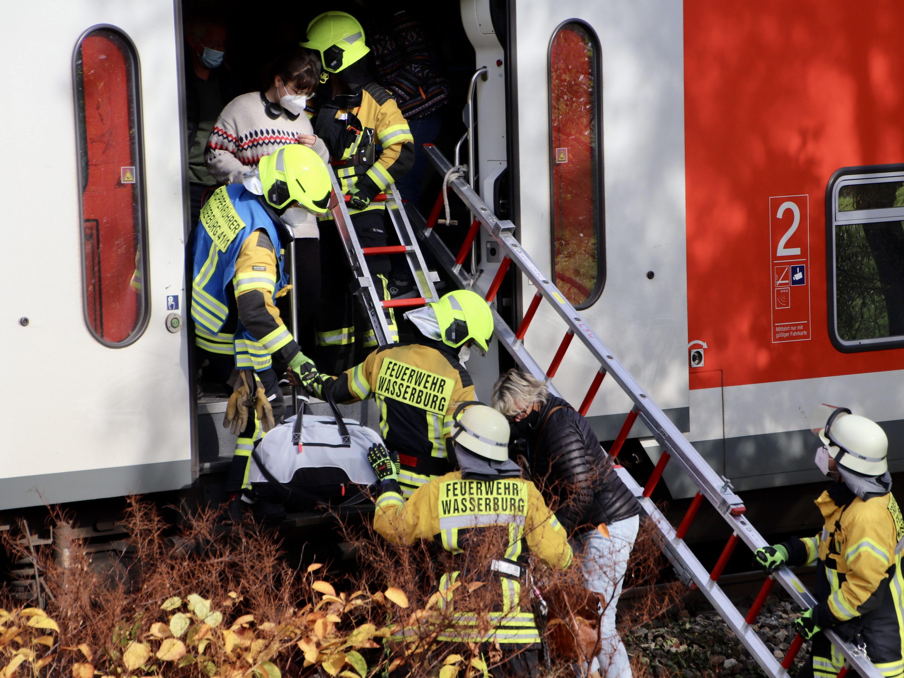 69 Personen mussten evakuiert werden. 69 Personen mussten evakuiert werden.