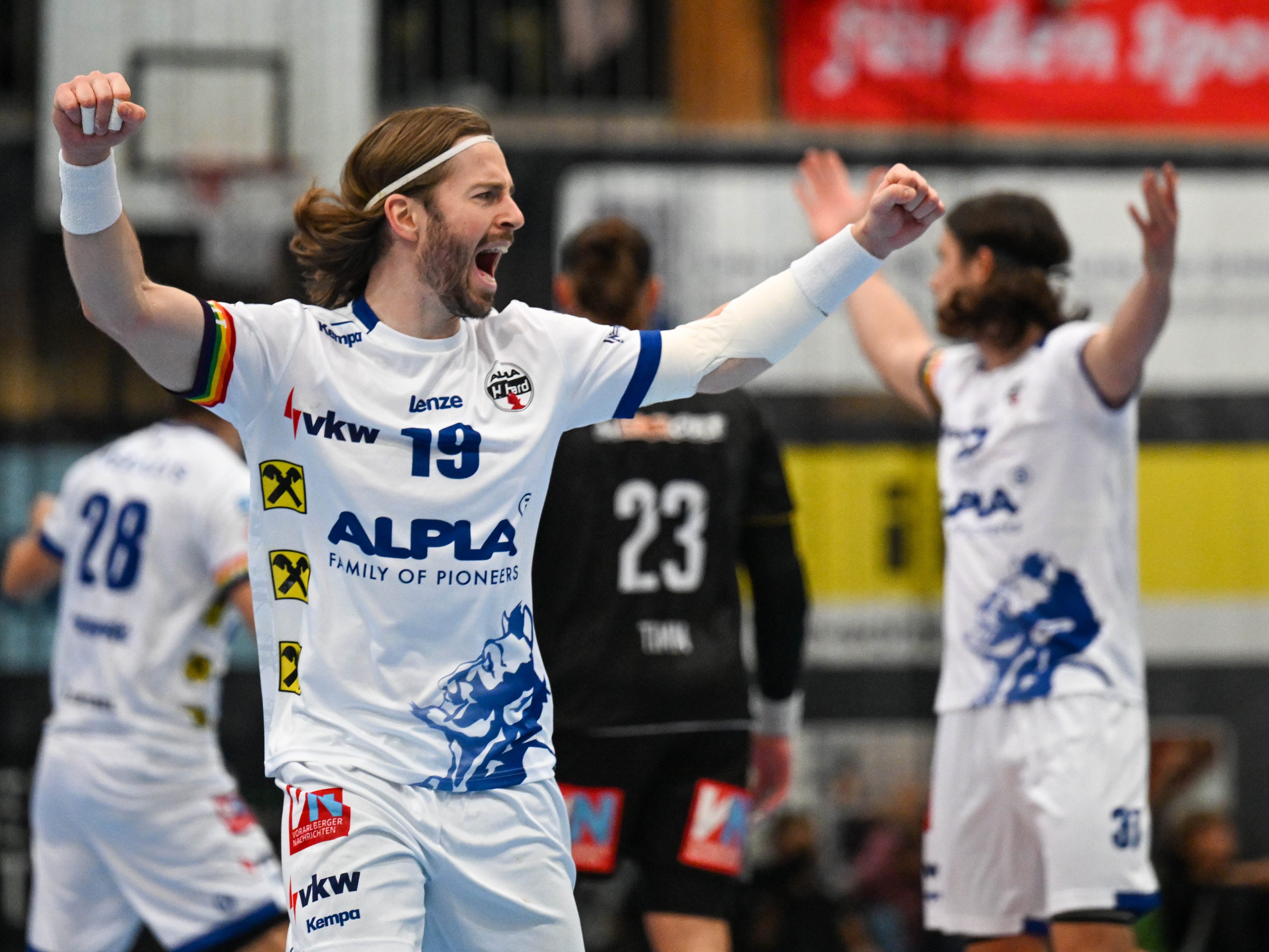 Nico Schnabl und der HC Hard jubelten über den Derbysieg in Bregenz. Nico Schnabl und der HC Hard jubelten über den Derbysieg in Bregenz.